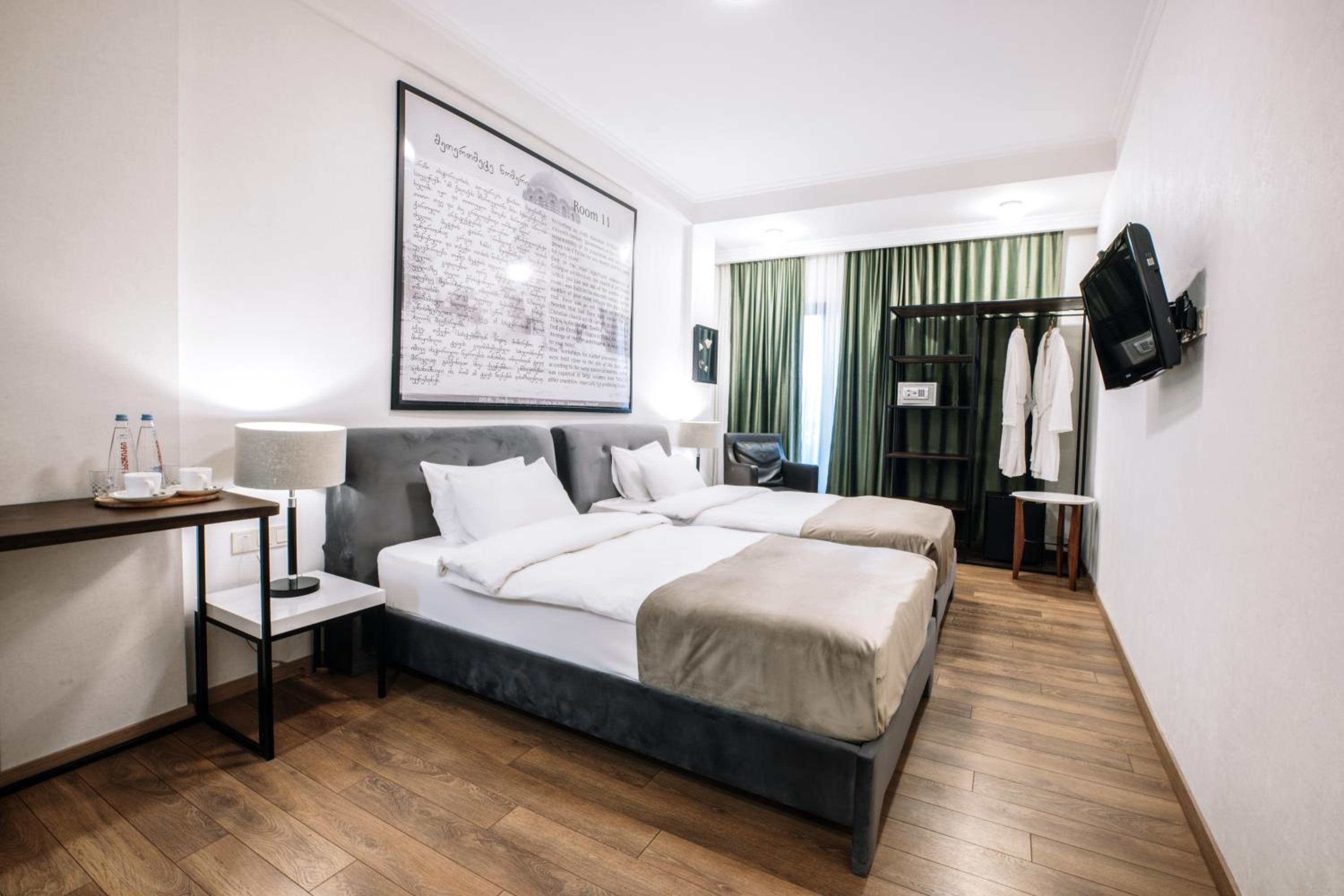 Superior Twin Room with City View and Balcony