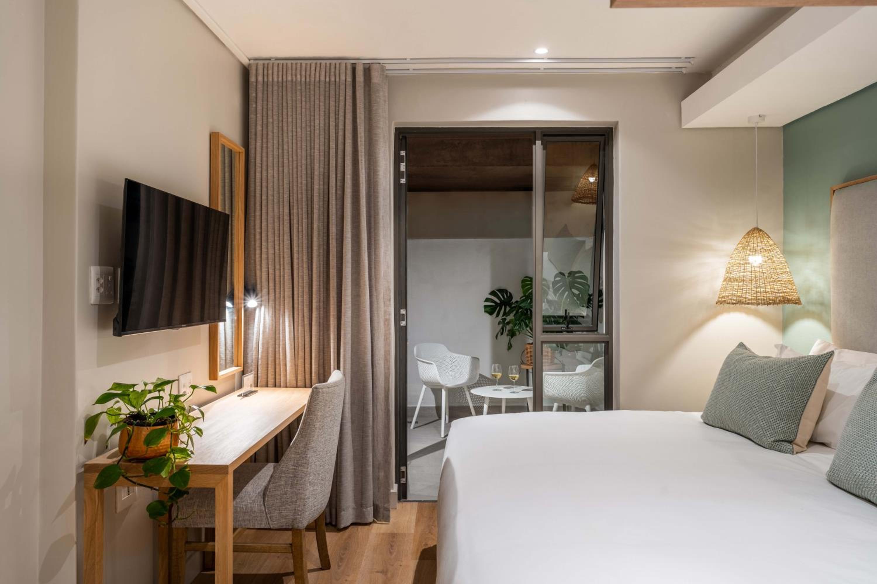Economy Atruim Facing Room