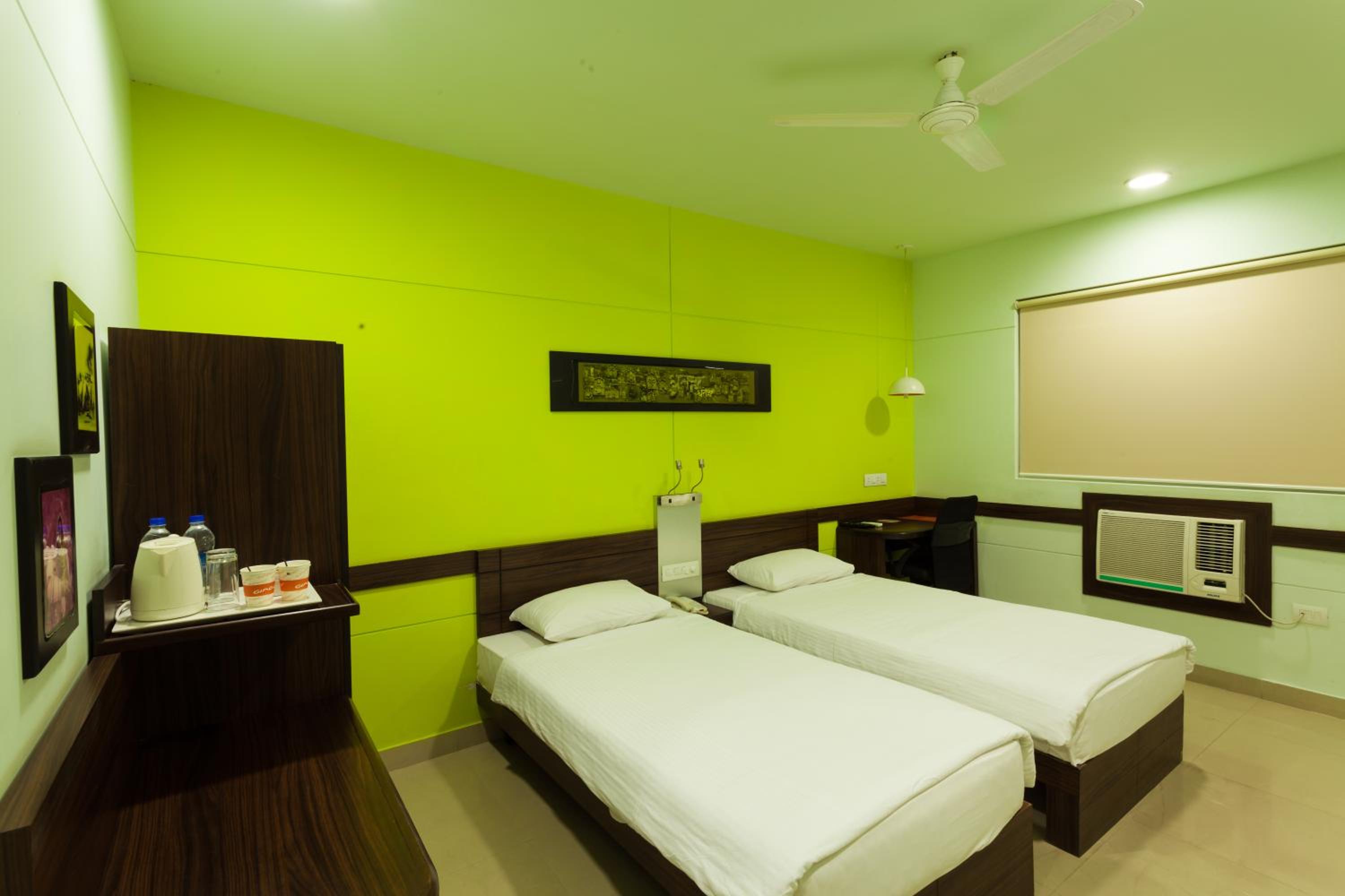 Twin Room - Photo 3