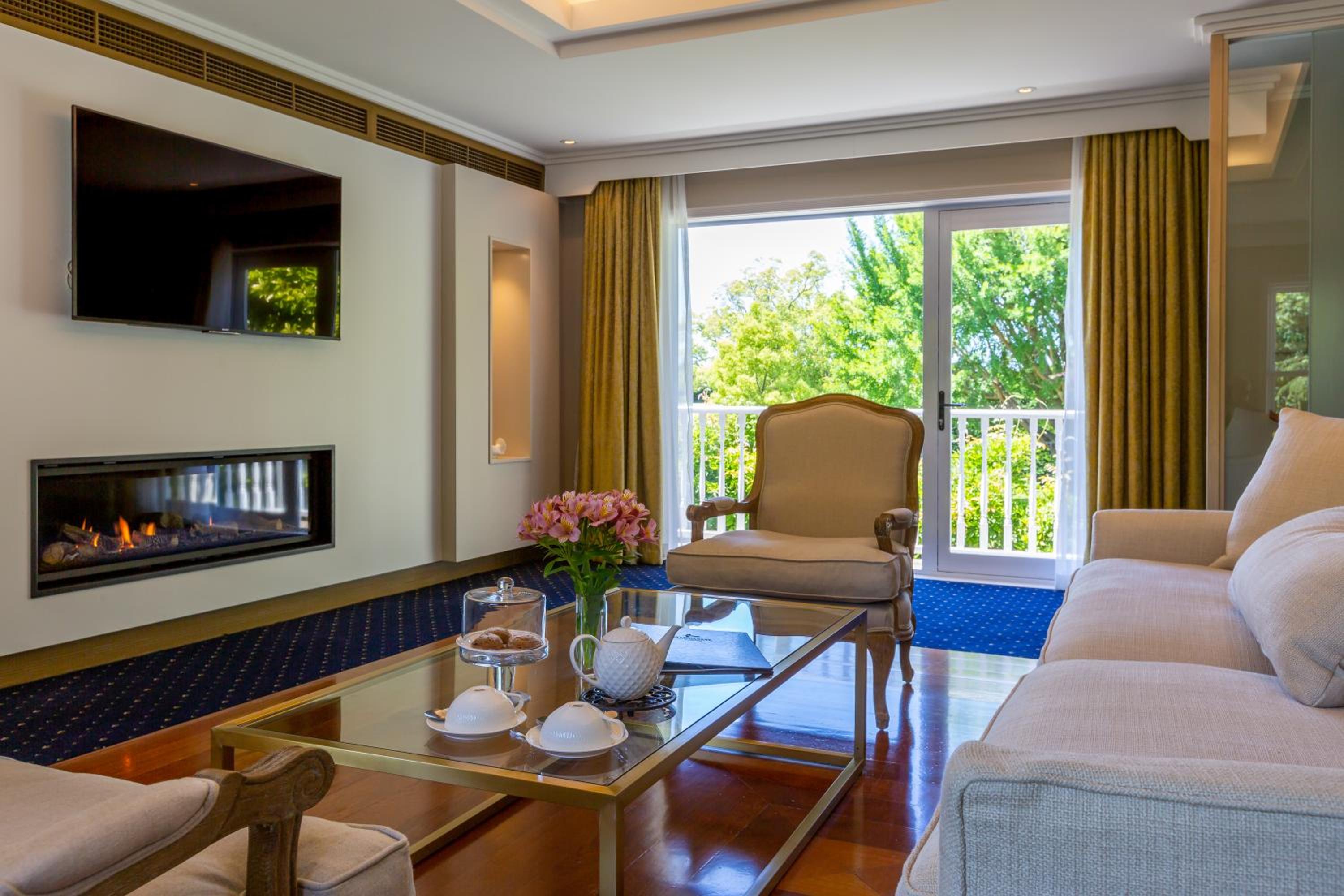 One-Bedroom Suite with Spa Bath - Photo 6