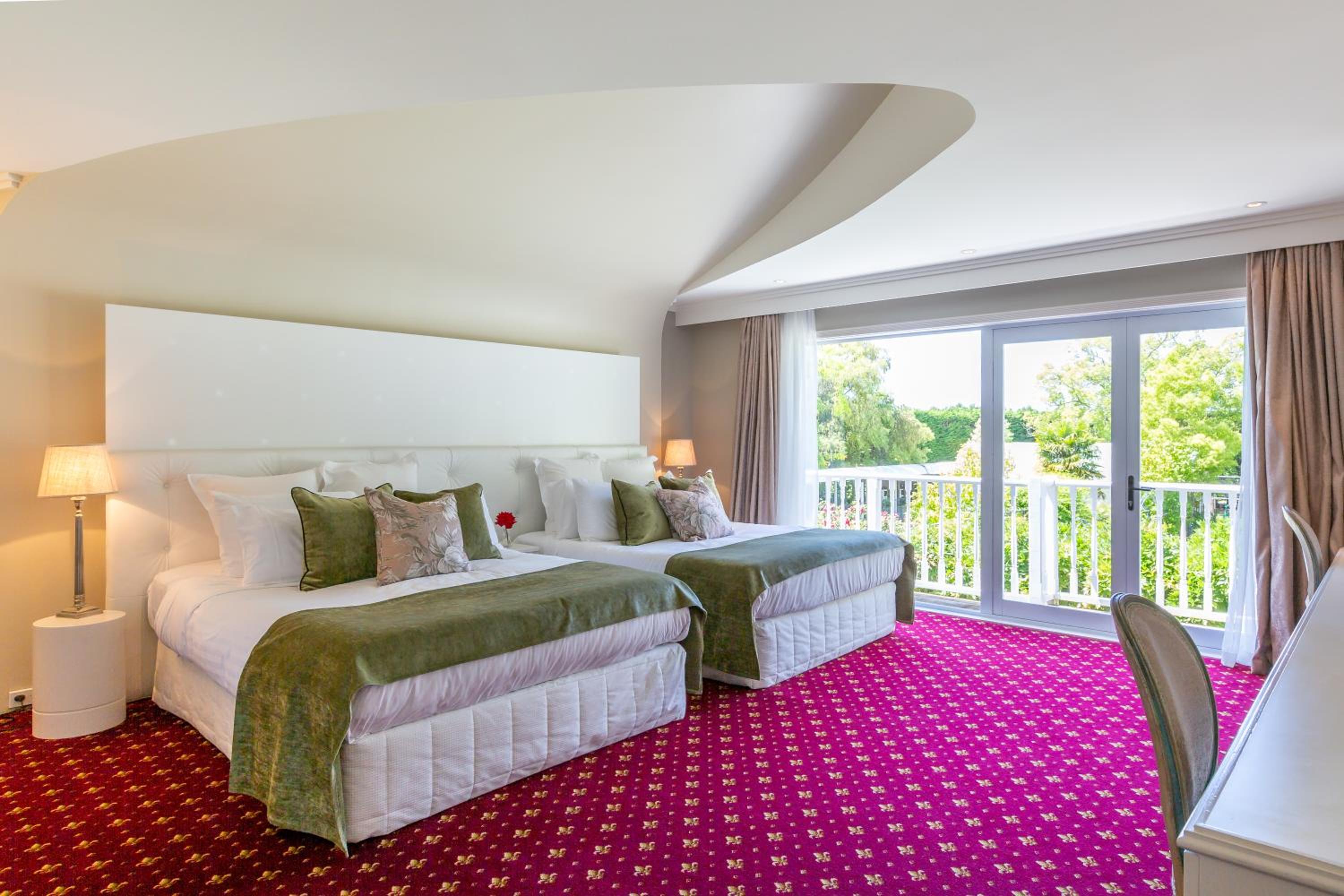 One-Bedroom Suite with Spa Bath - Photo 1