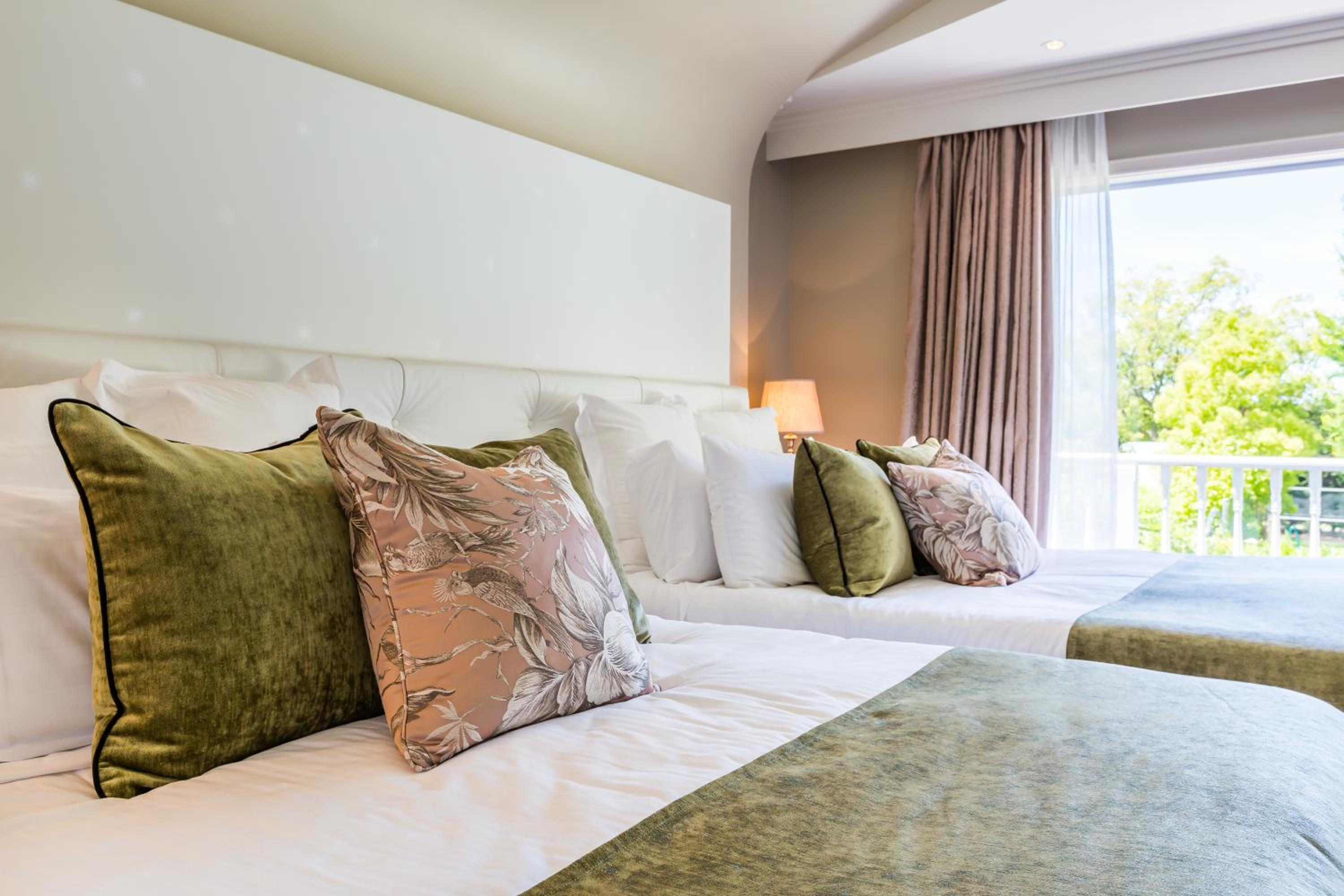 One-Bedroom Suite with Spa Bath - Photo 4