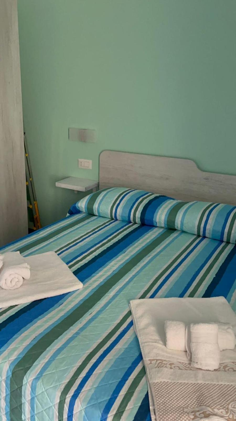 Double Room with Balcony - Photo 8