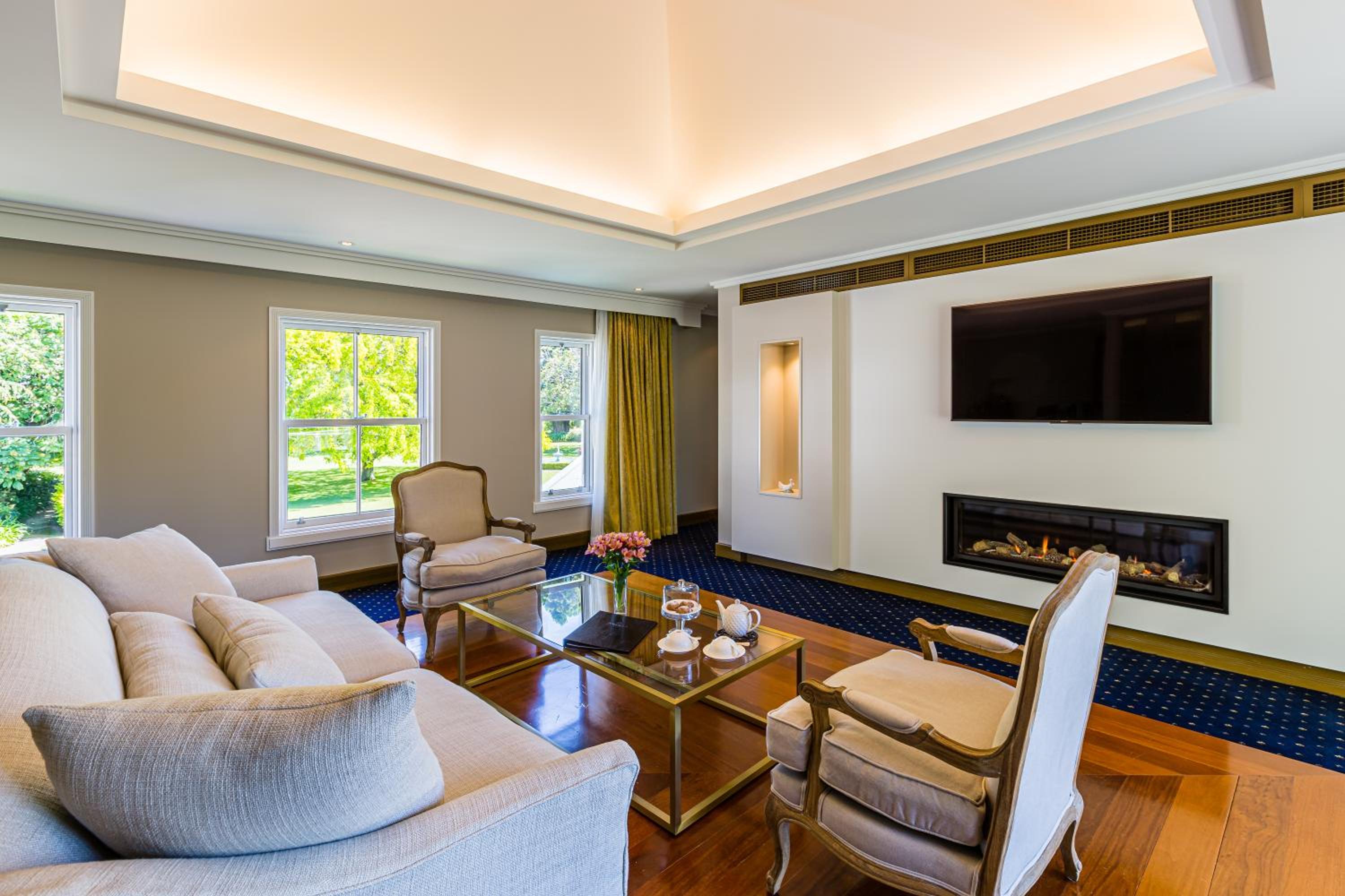 One-Bedroom Suite with Spa Bath - Photo 5