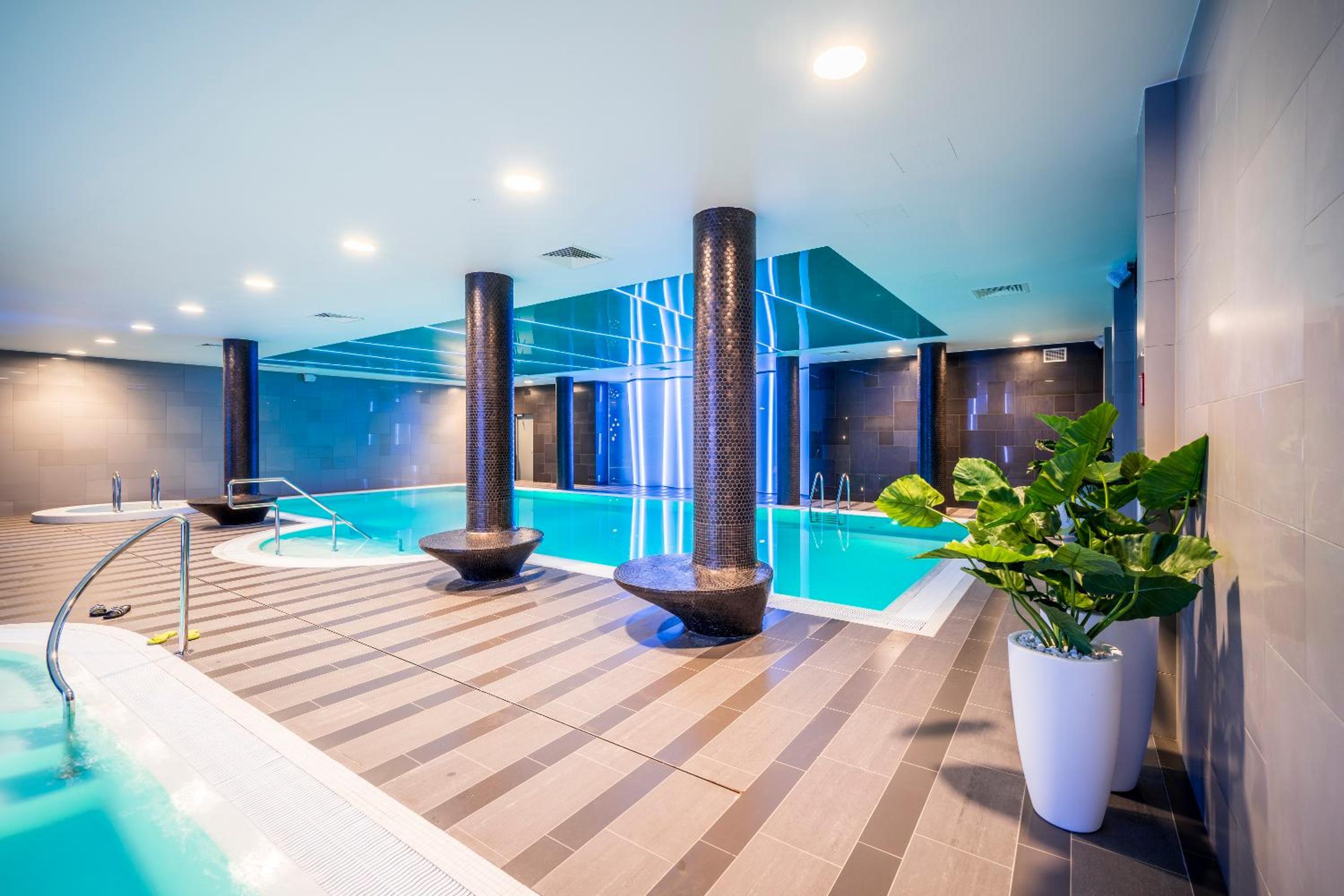 Standard Room with Daily Spa Access - Photo 9