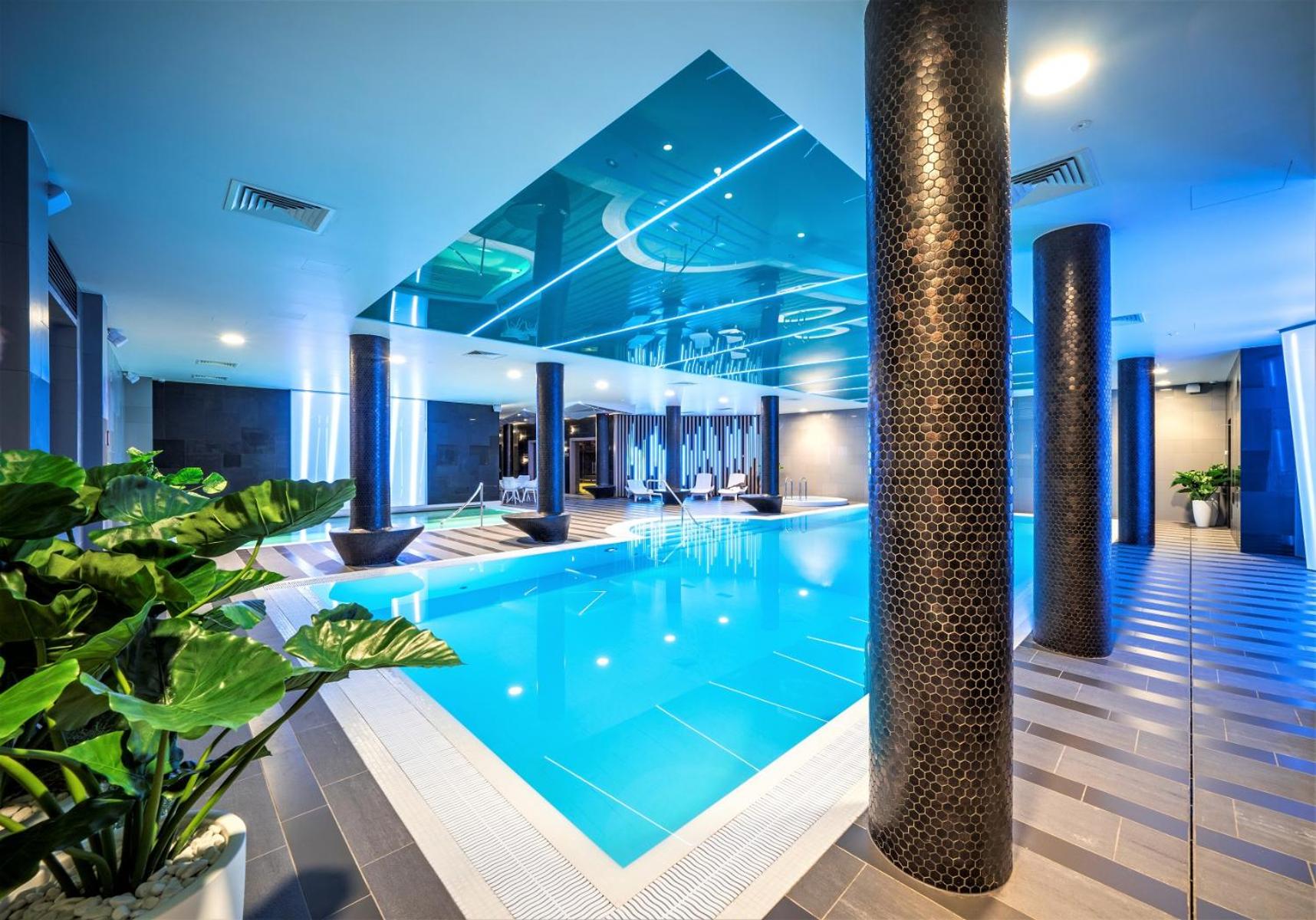 Standard Room with Daily Spa Access - Photo 14