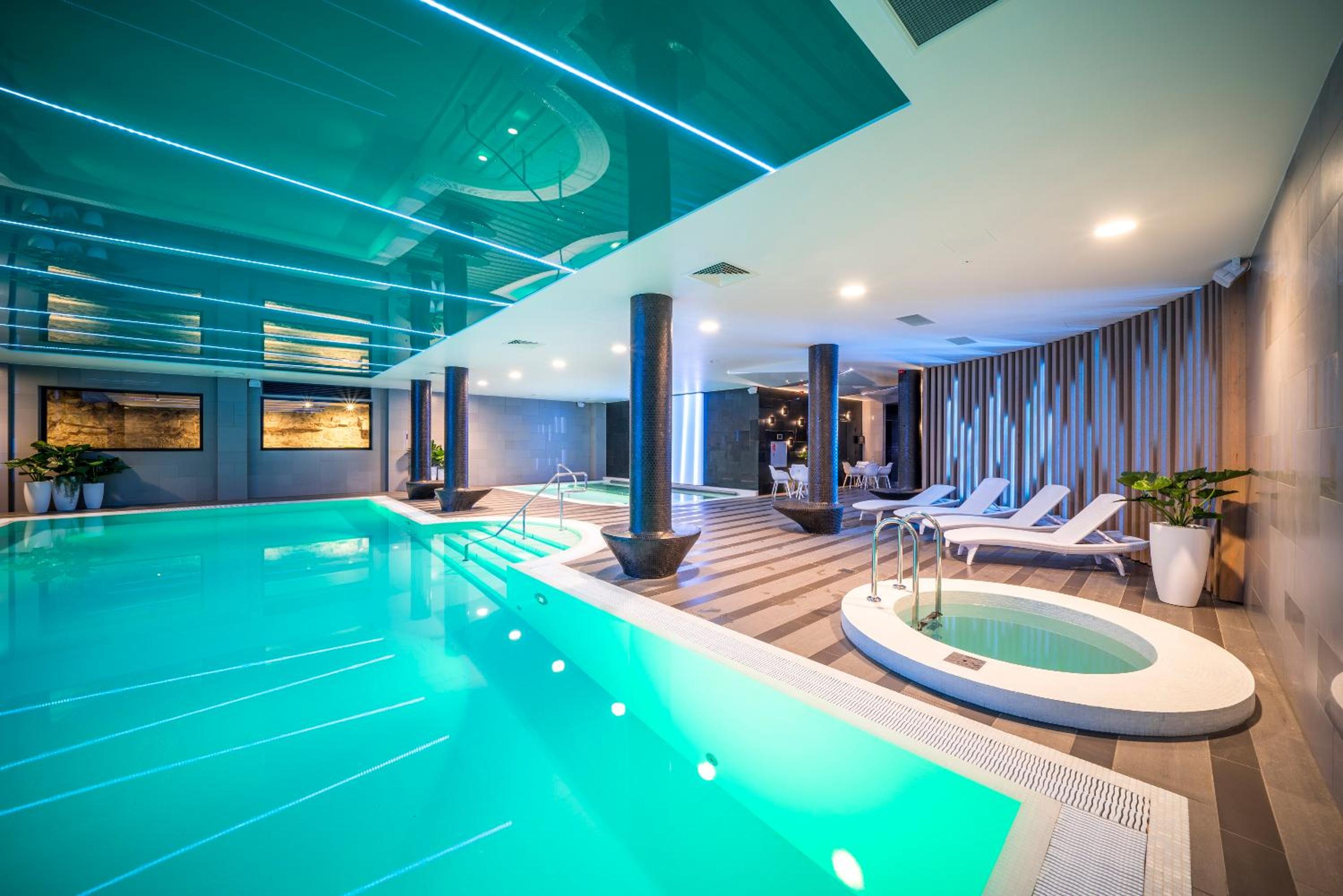 Standard Room with Daily Spa Access - Photo 10