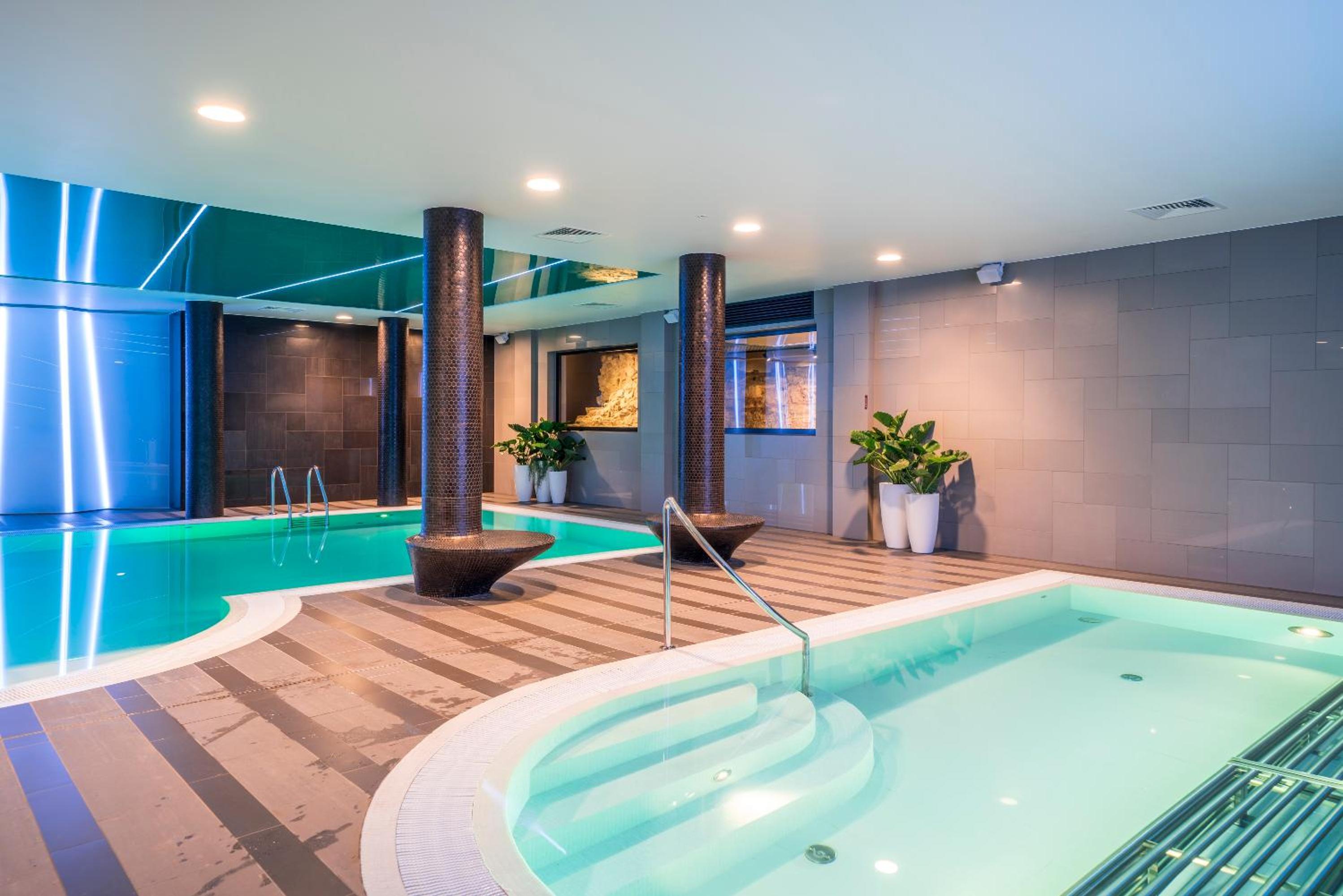 Standard Room with Daily Spa Access - Photo 8
