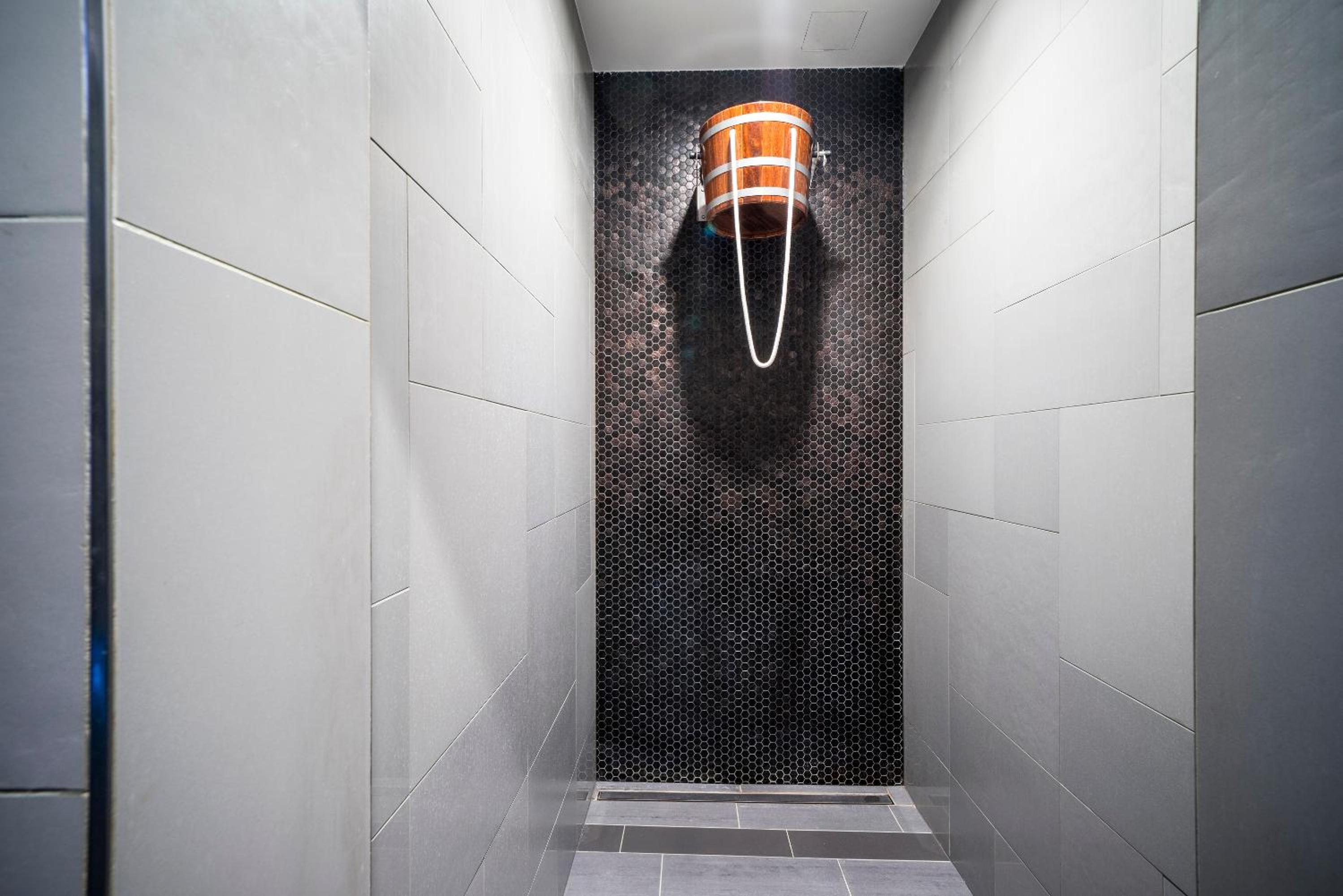 Standard Room with Daily Spa Access - Photo 13