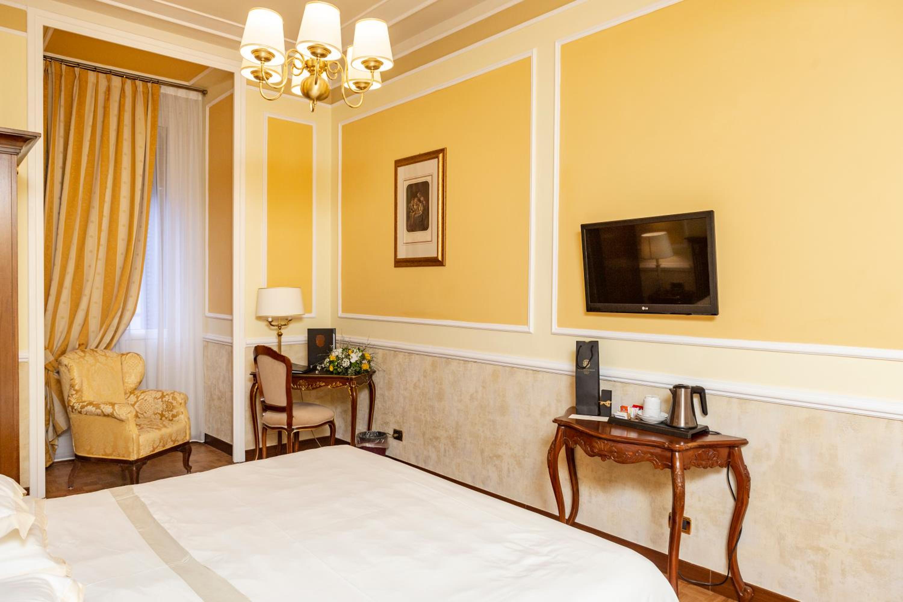 Superior Double or Twin Room - Photo 2