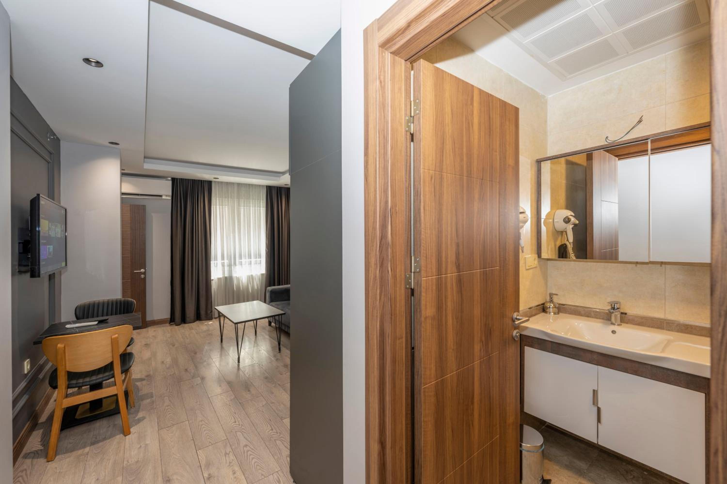 Deluxe Quadruple Room photo 2