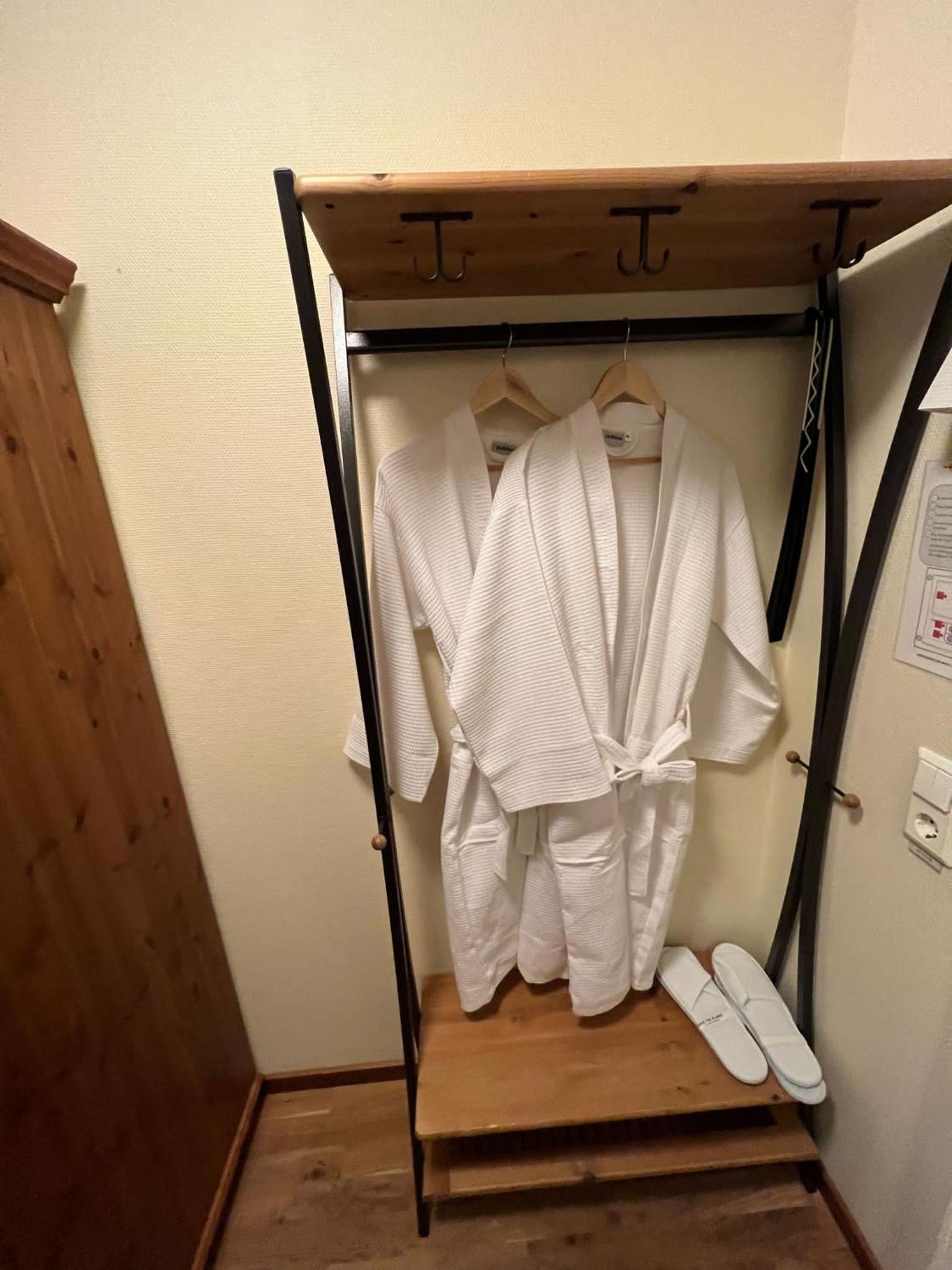 Twin Room with Private Bathroom photo 2