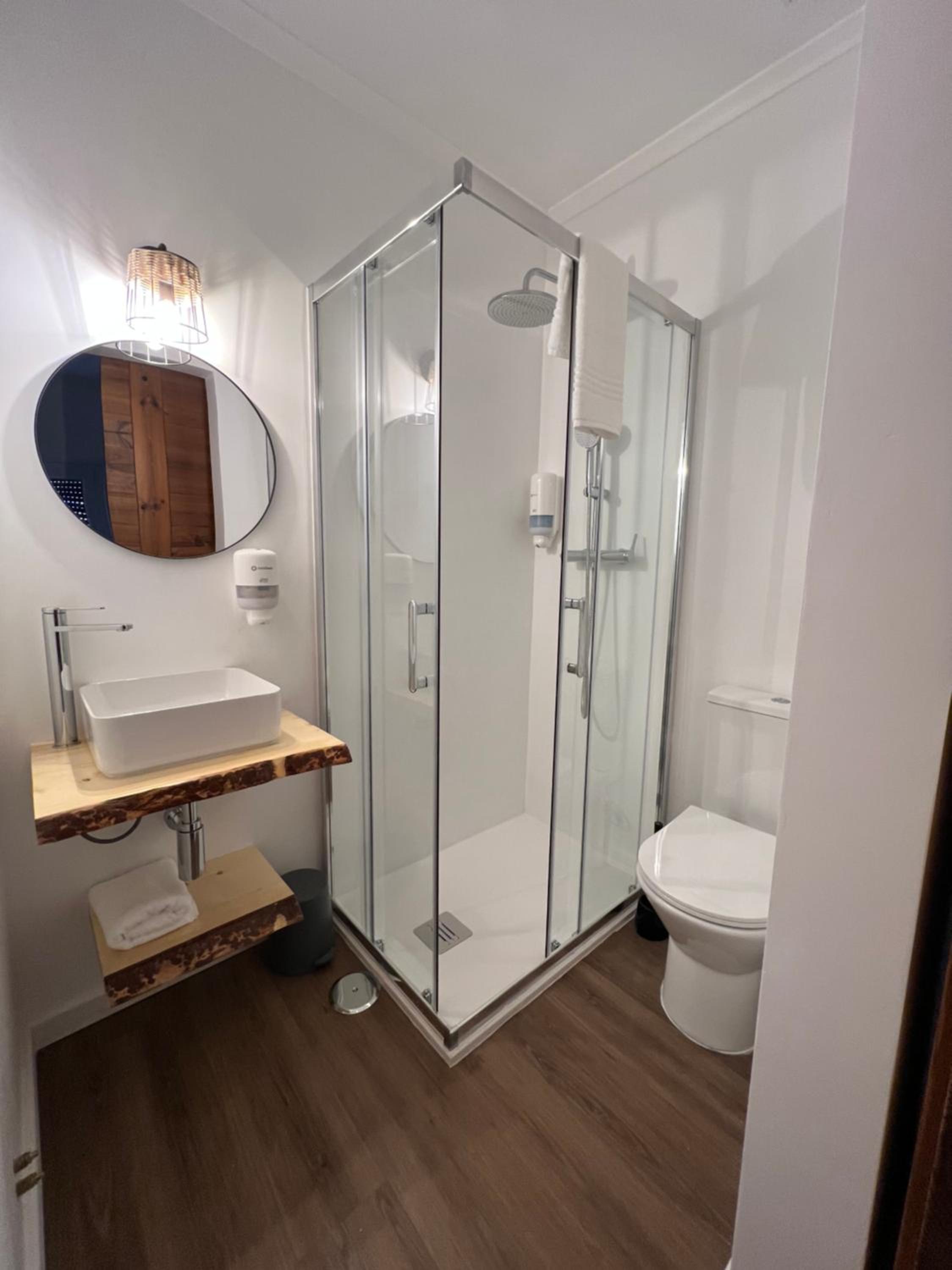 Double Room with Private Bathroom photo 2