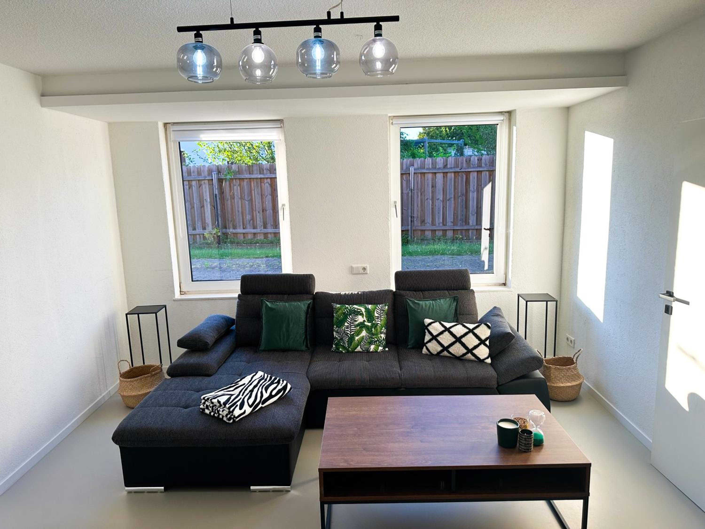 One-Bedroom Apartment photo 1