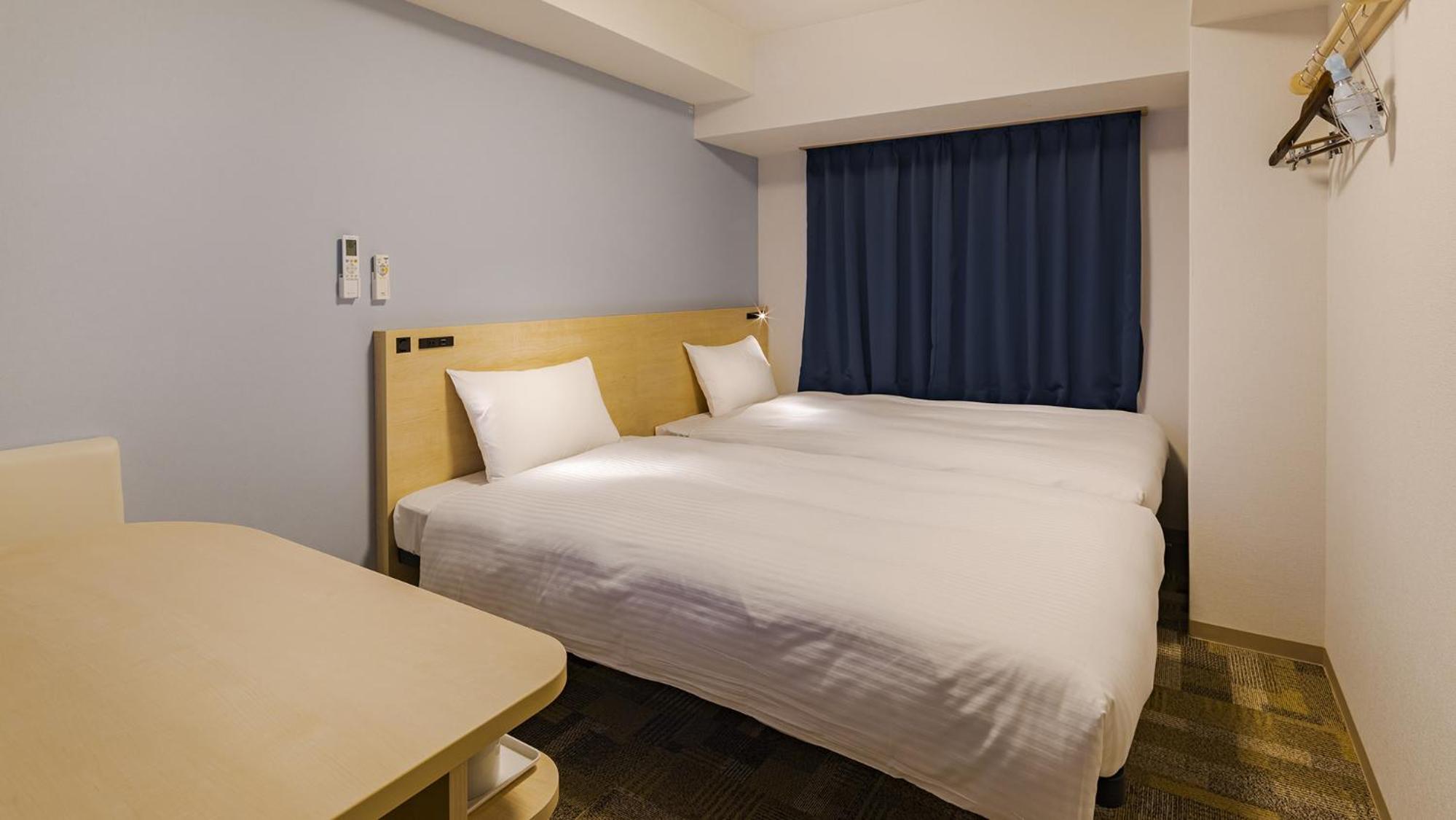 Twin Room - Smoking - Photo 8