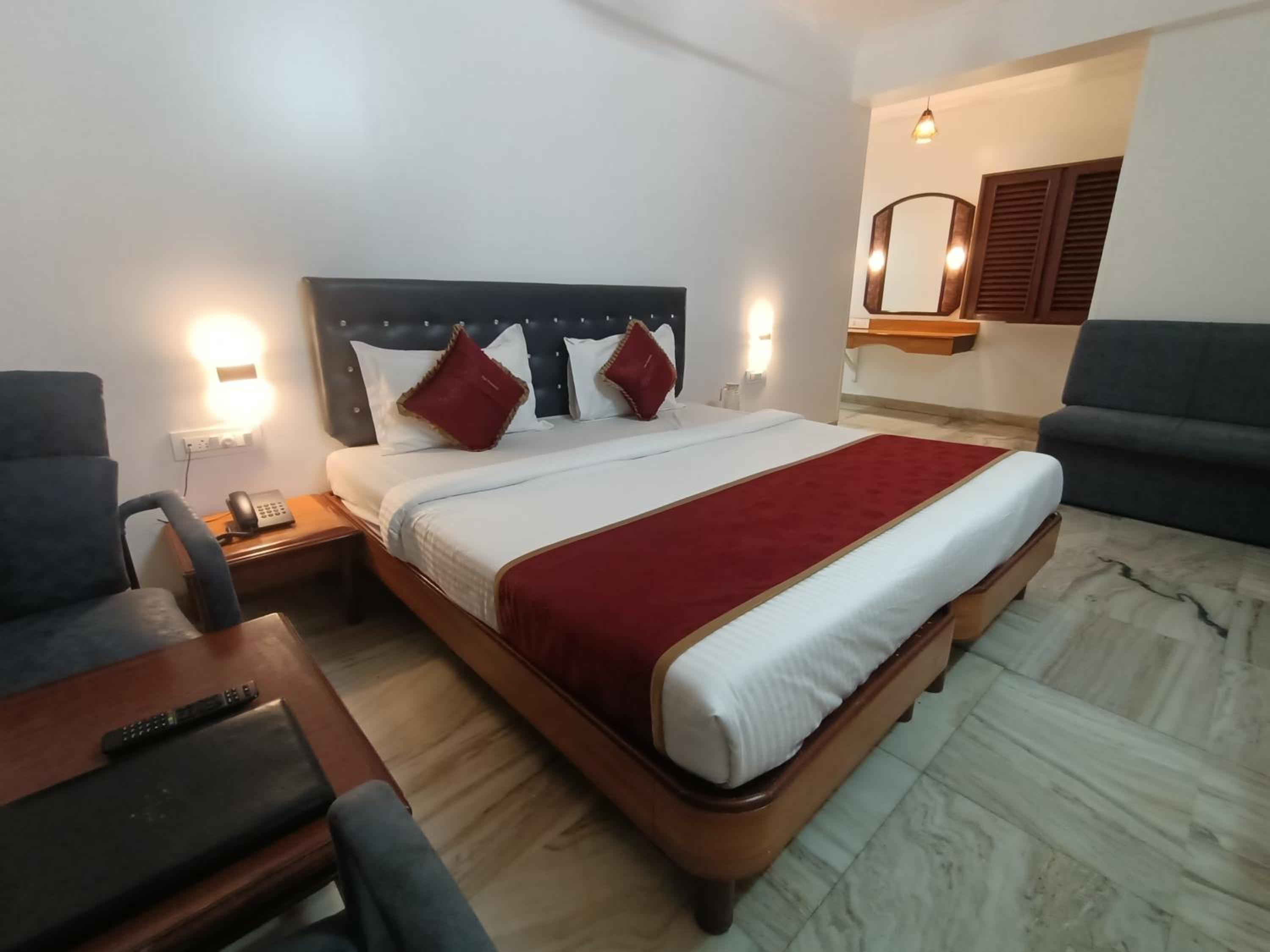 Deluxe Room - Photo 12