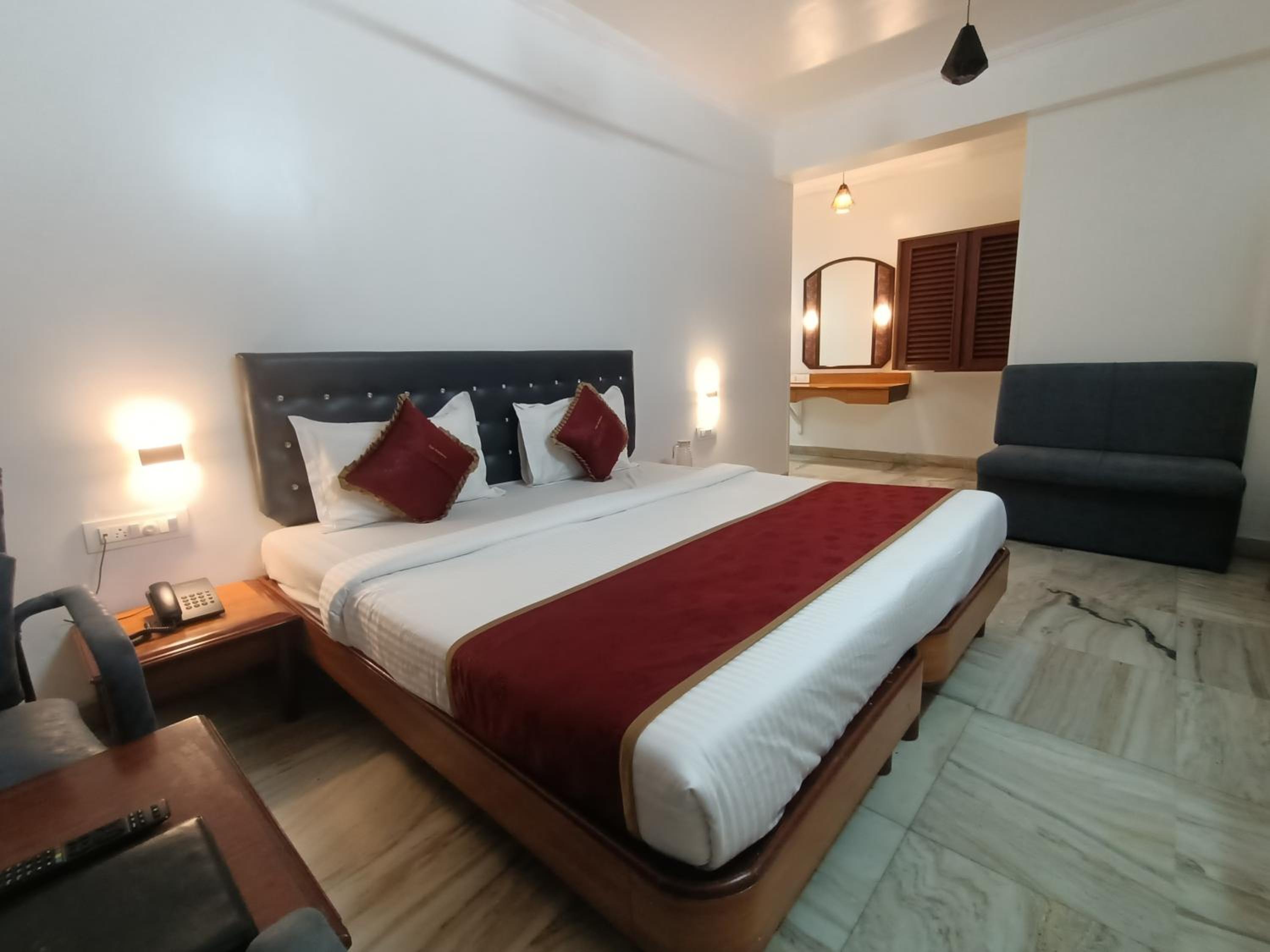 Deluxe Room - Photo 11