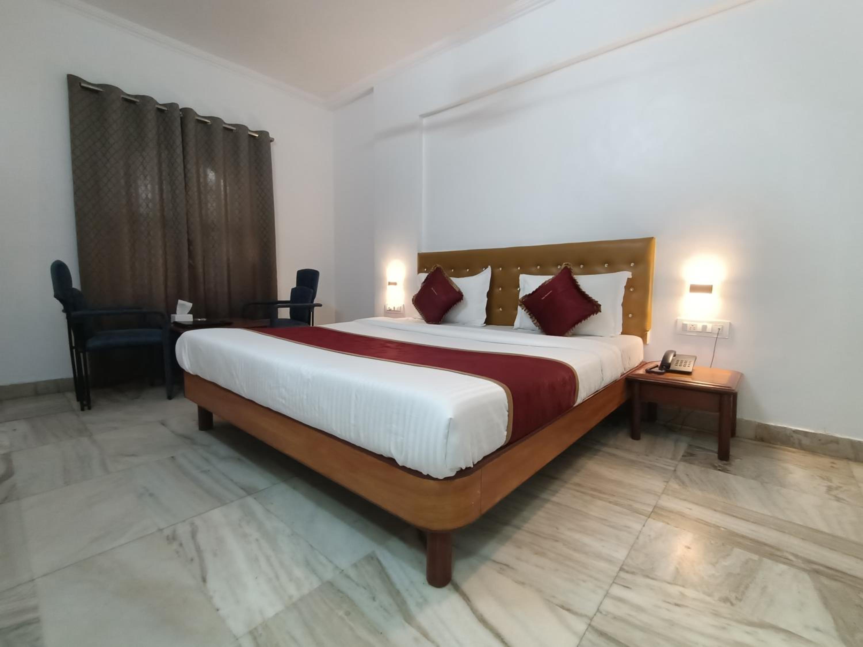 Deluxe Room - Photo 17