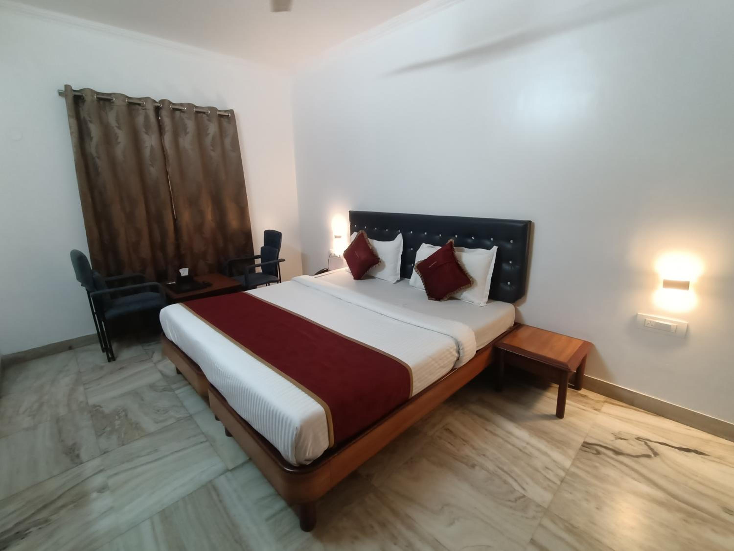 Deluxe Room - Photo 19