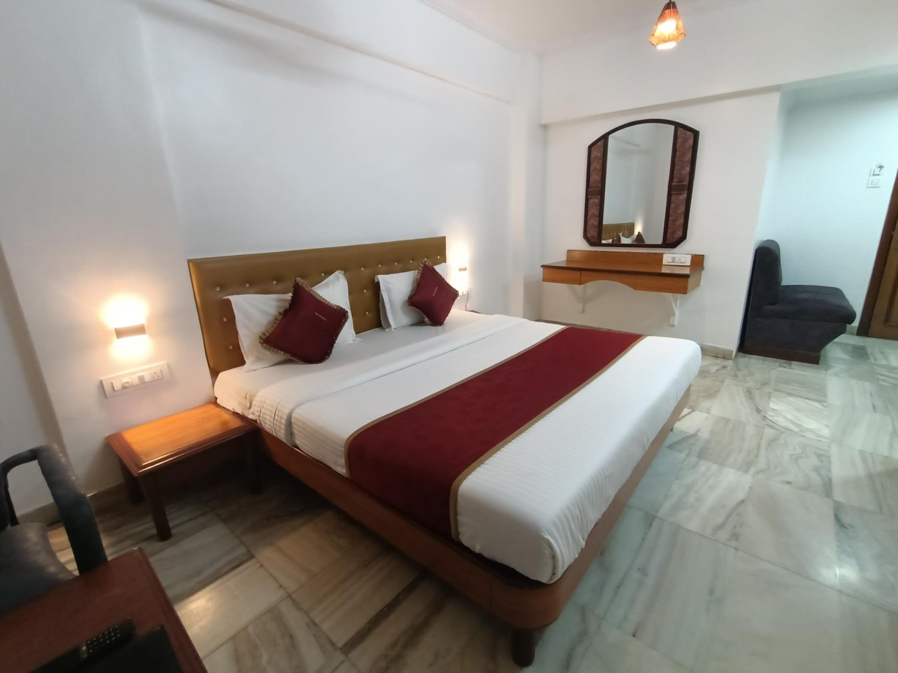 Deluxe Room - Photo 13