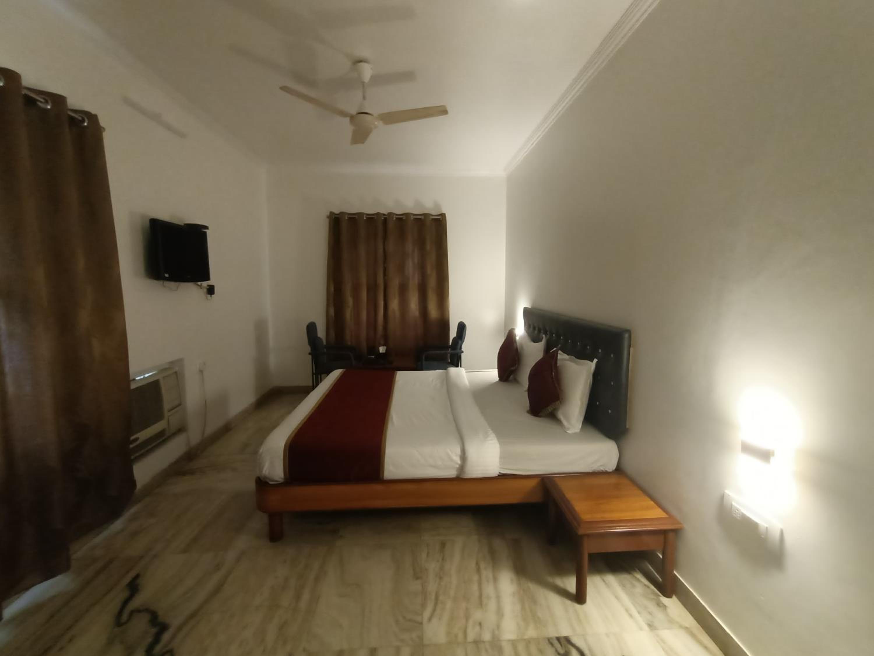 Deluxe Room - Photo 10