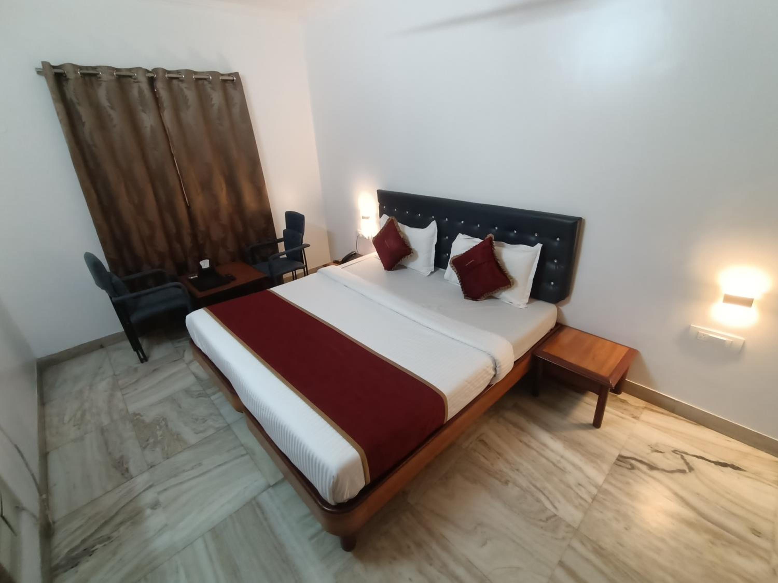 Deluxe Room - Photo 26