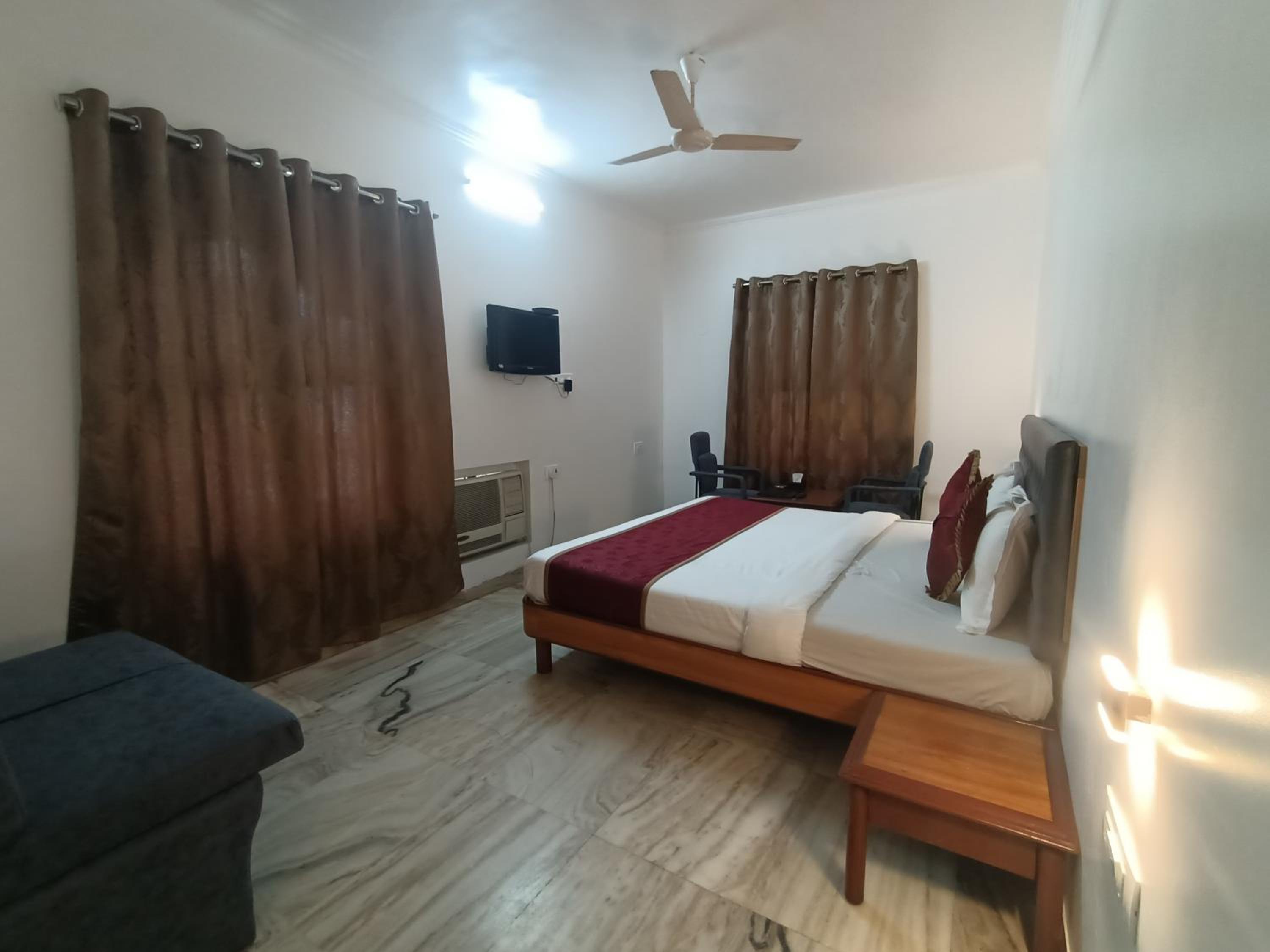 Deluxe Room - Photo 1