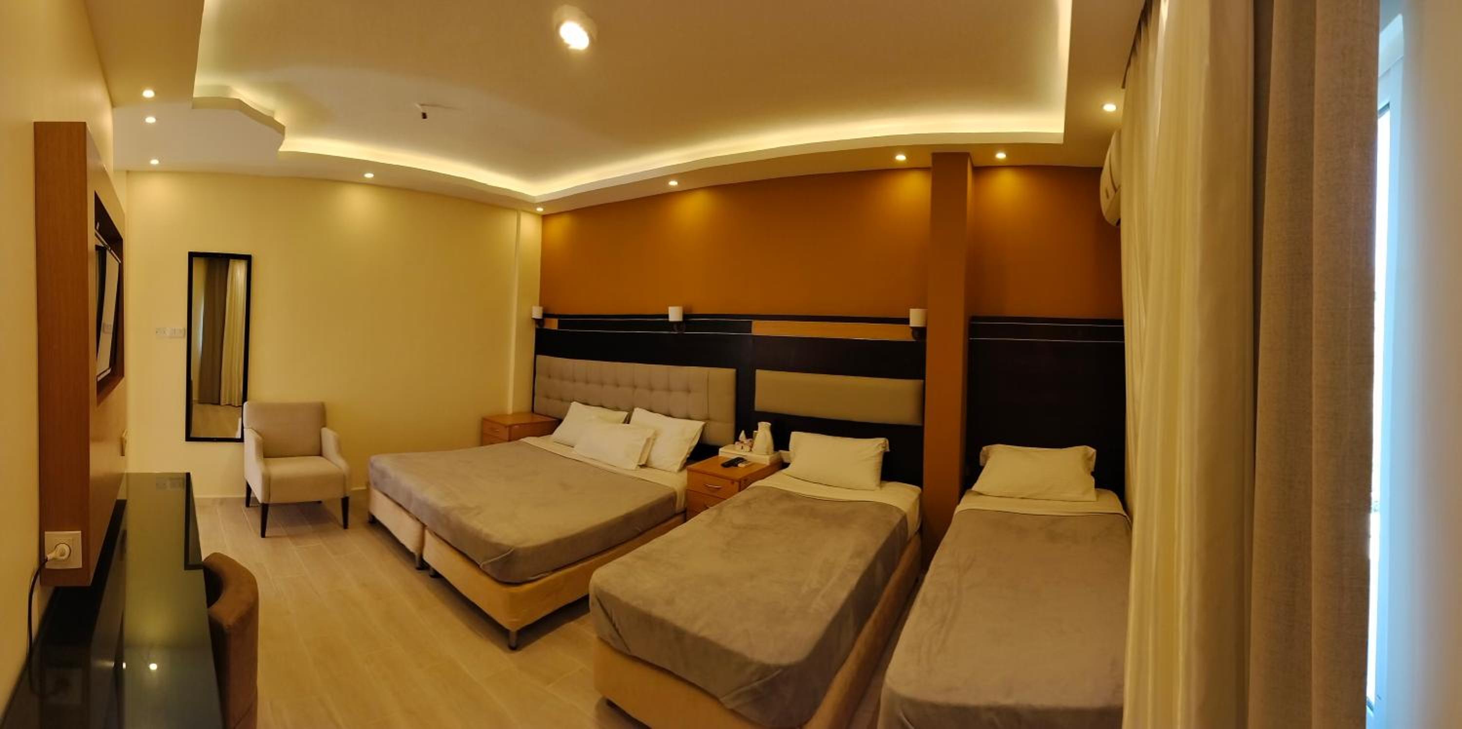 Duplex Quadruple Room - Photo 1