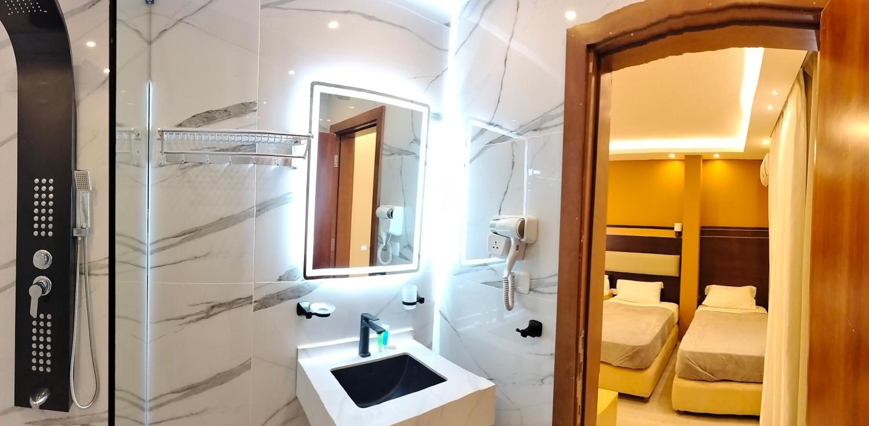 Deluxe Double or Twin Room - Photo 7