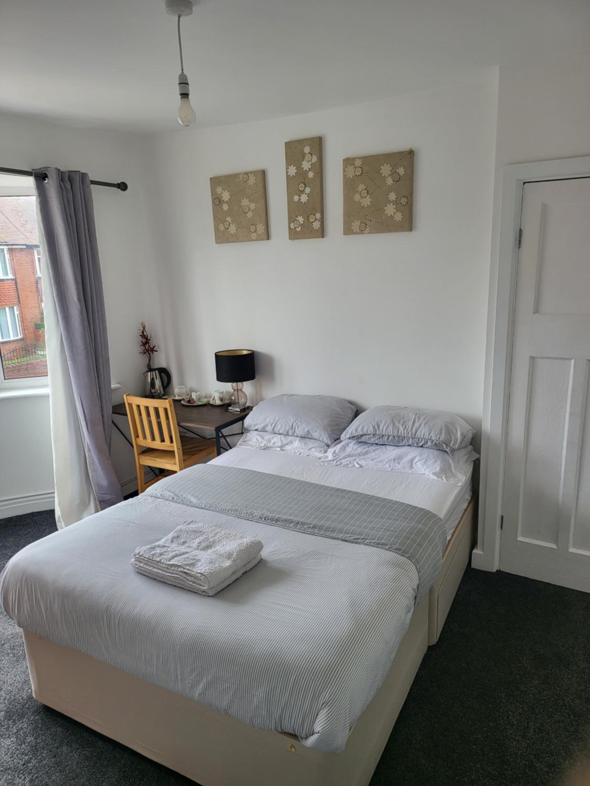 Double Room with Shared Bathroom photo 3