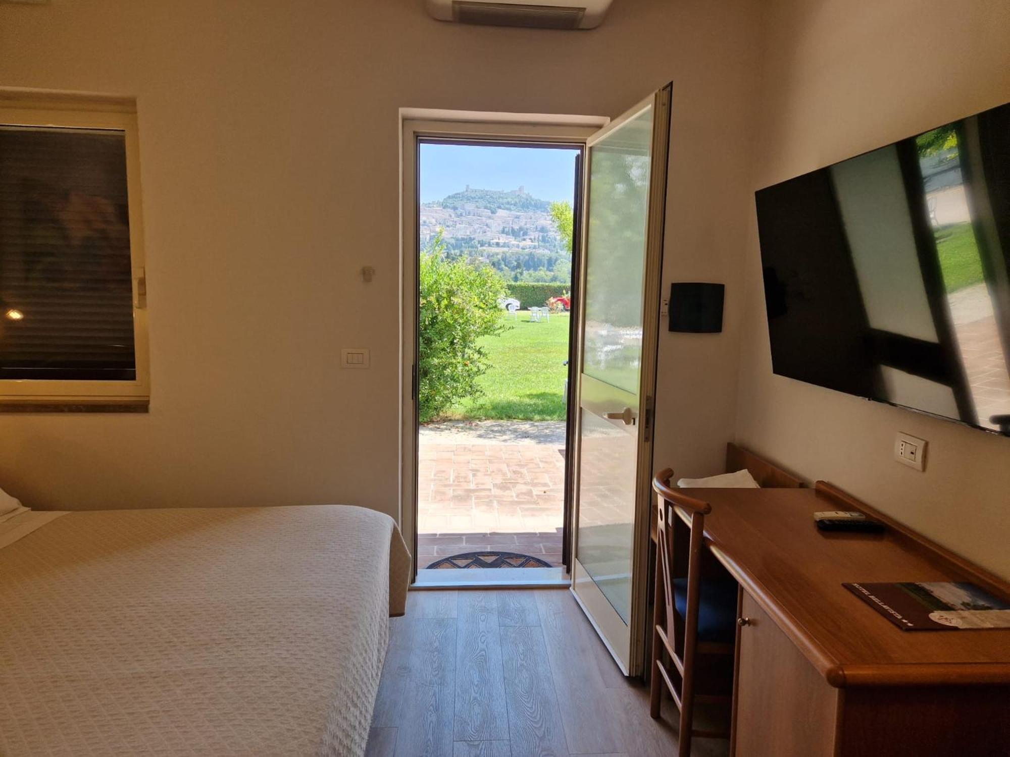 Double Room with Patio and View  - Photo 3
