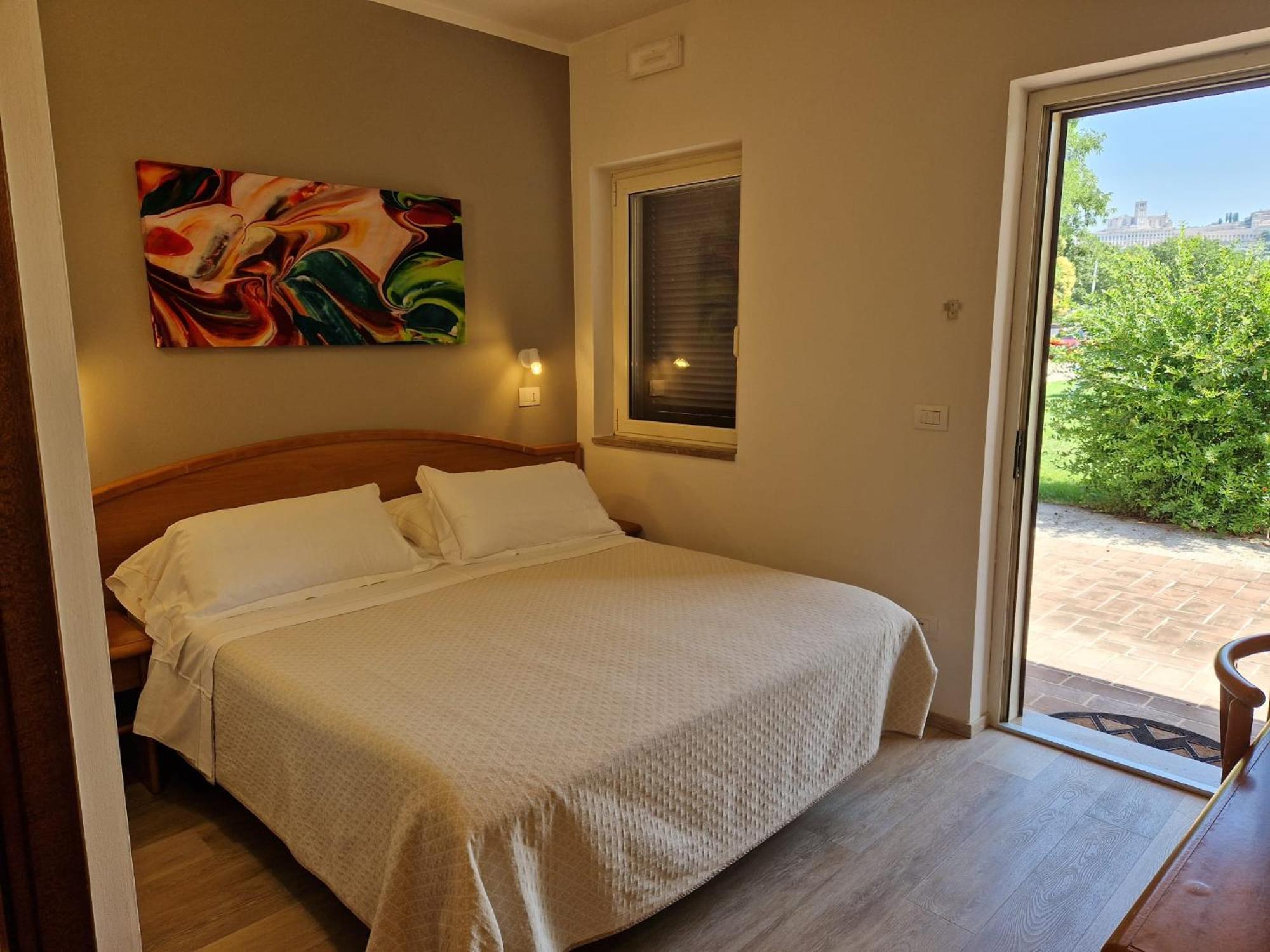 Double Room with Patio and View  - Photo 21