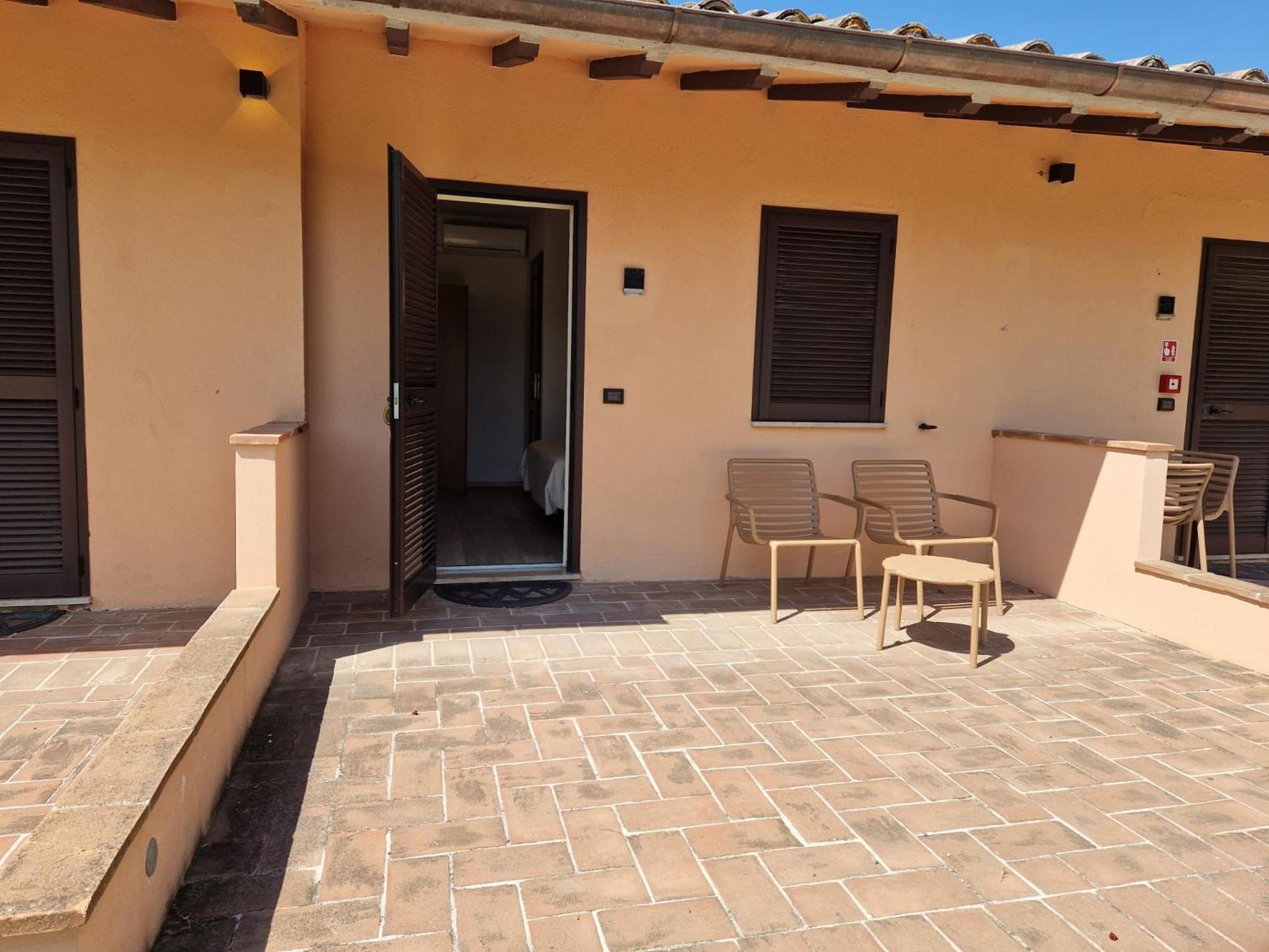 Double Room with Patio and View  - Photo 4