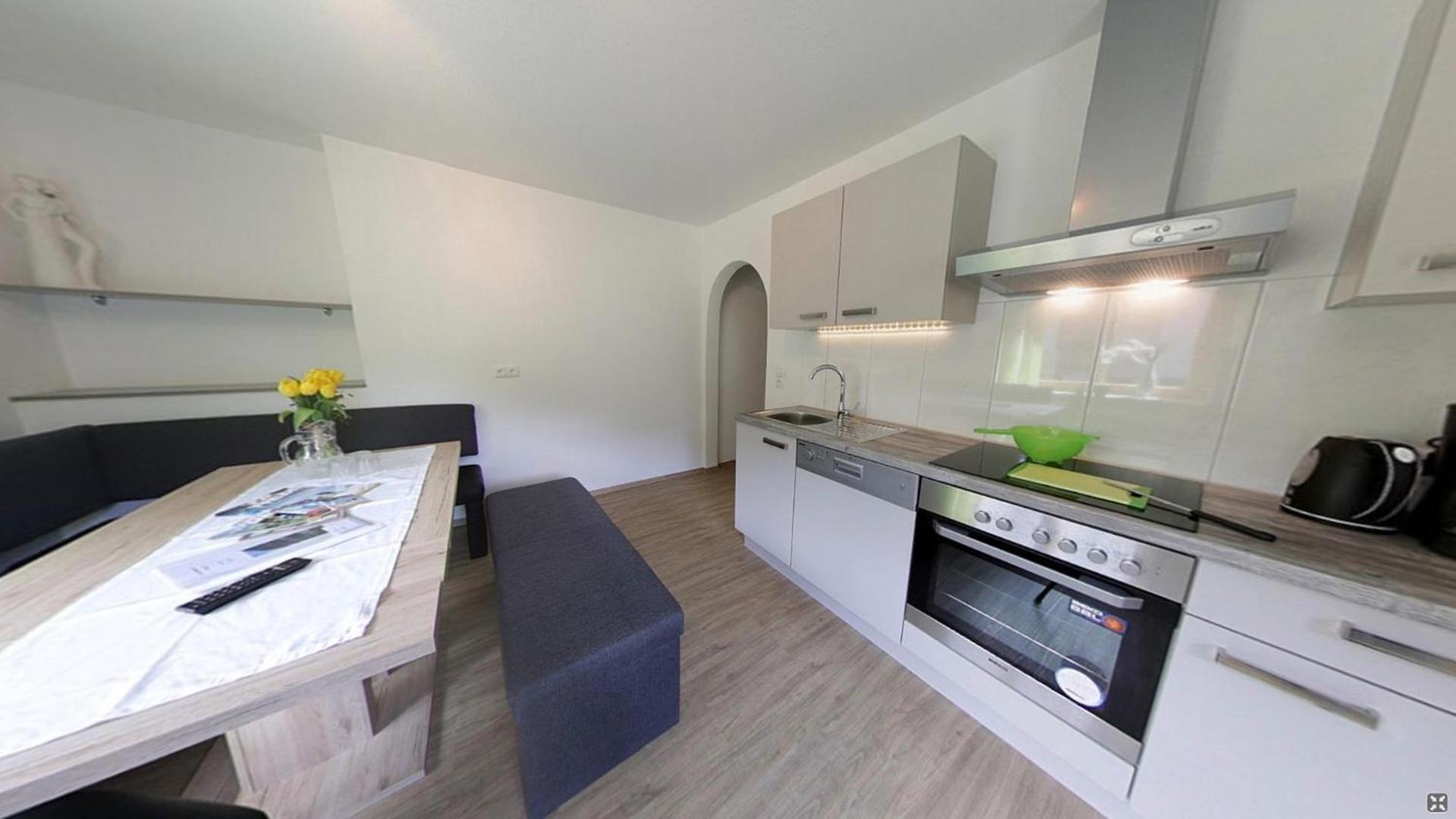 Three-Bedroom Apartment with Shower photo 2
