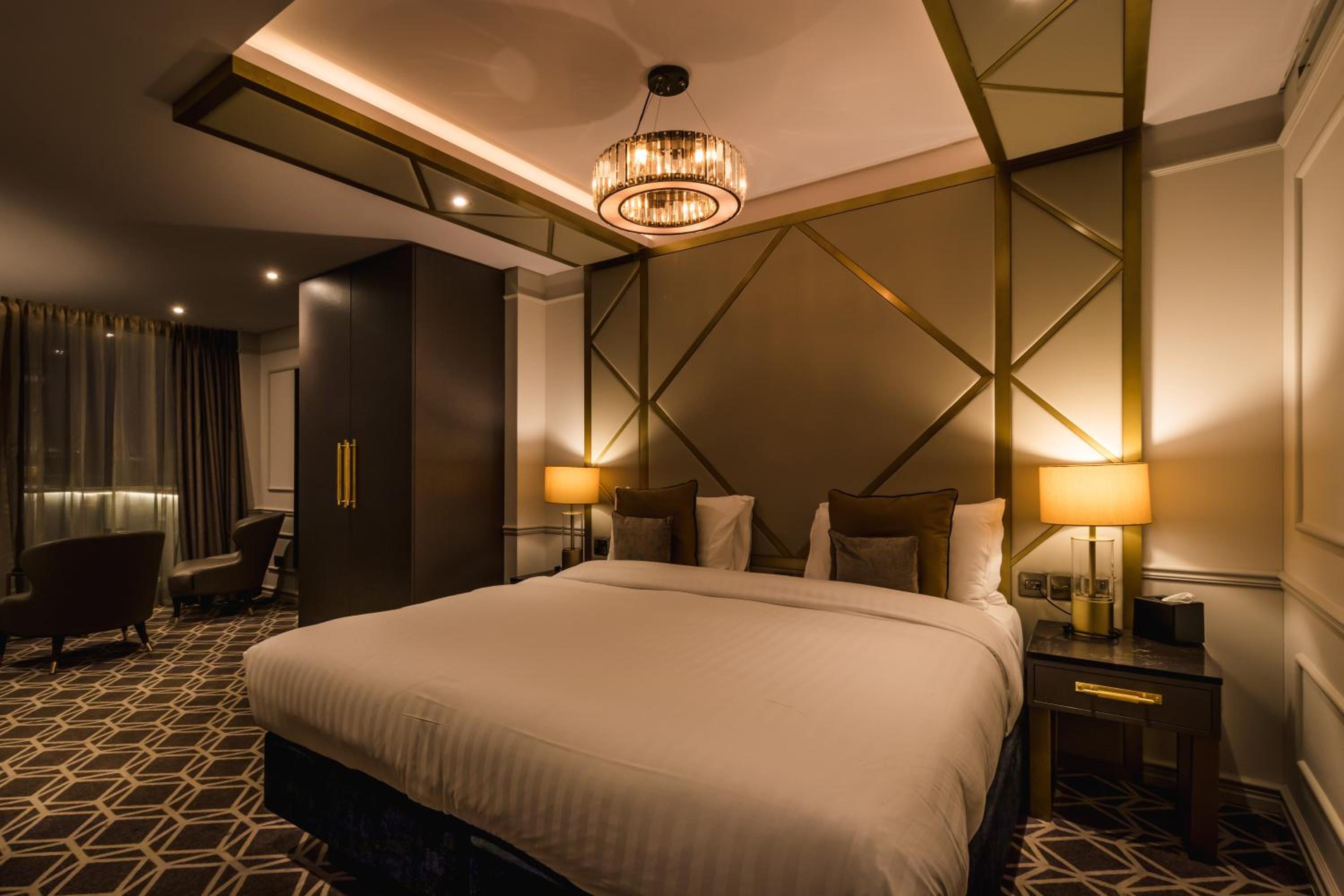 Chic Super King Suite
