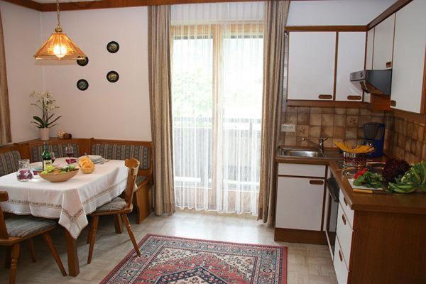 One-Bedroom Apartment with Shower photo 2