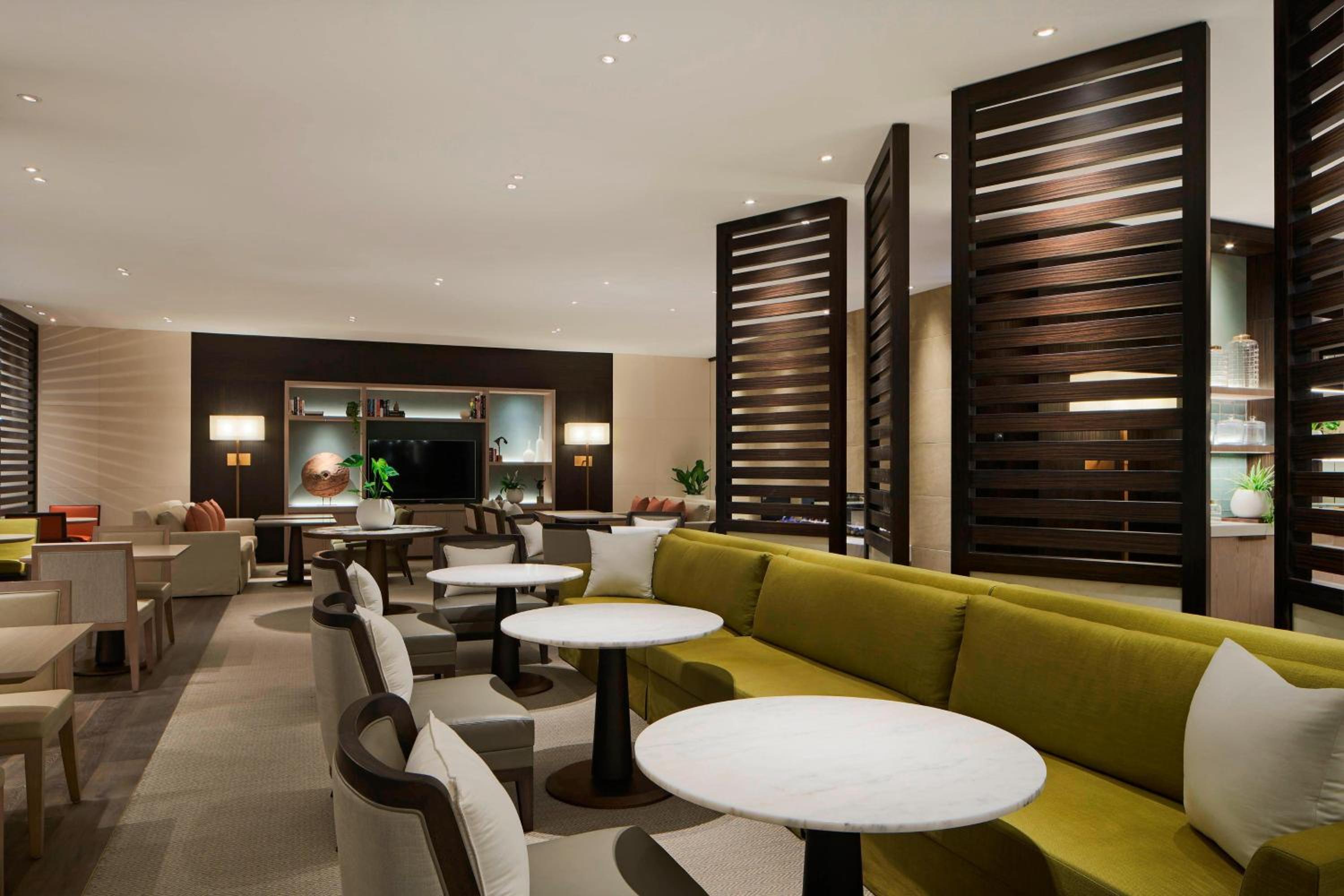 Club One-Bedroom Suite with Club Lounge access