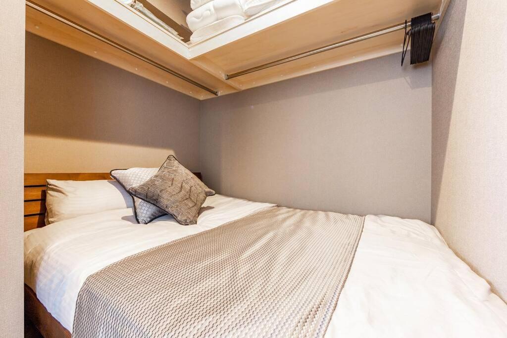 One-Bedroom Apartment - Photo 11