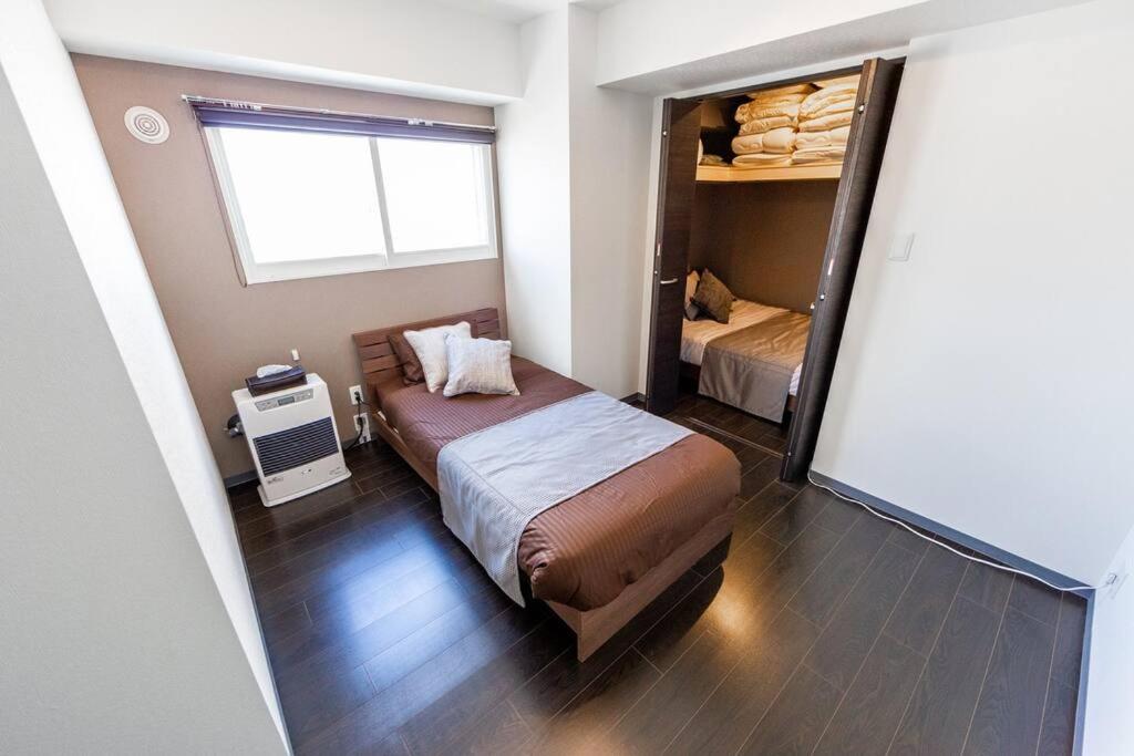One-Bedroom Apartment - Photo 8