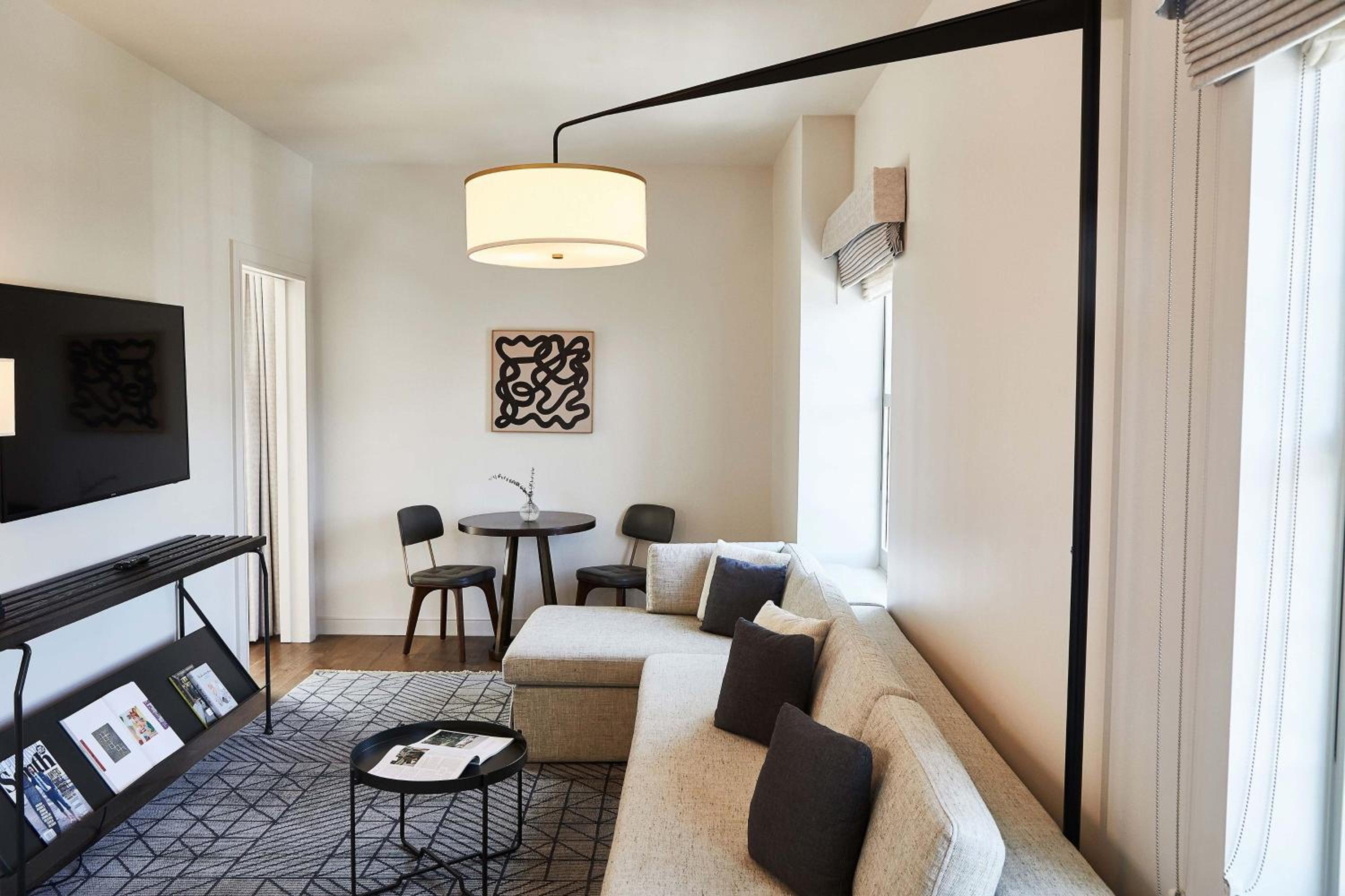 One Bedroom King Suite thumbnail 5
