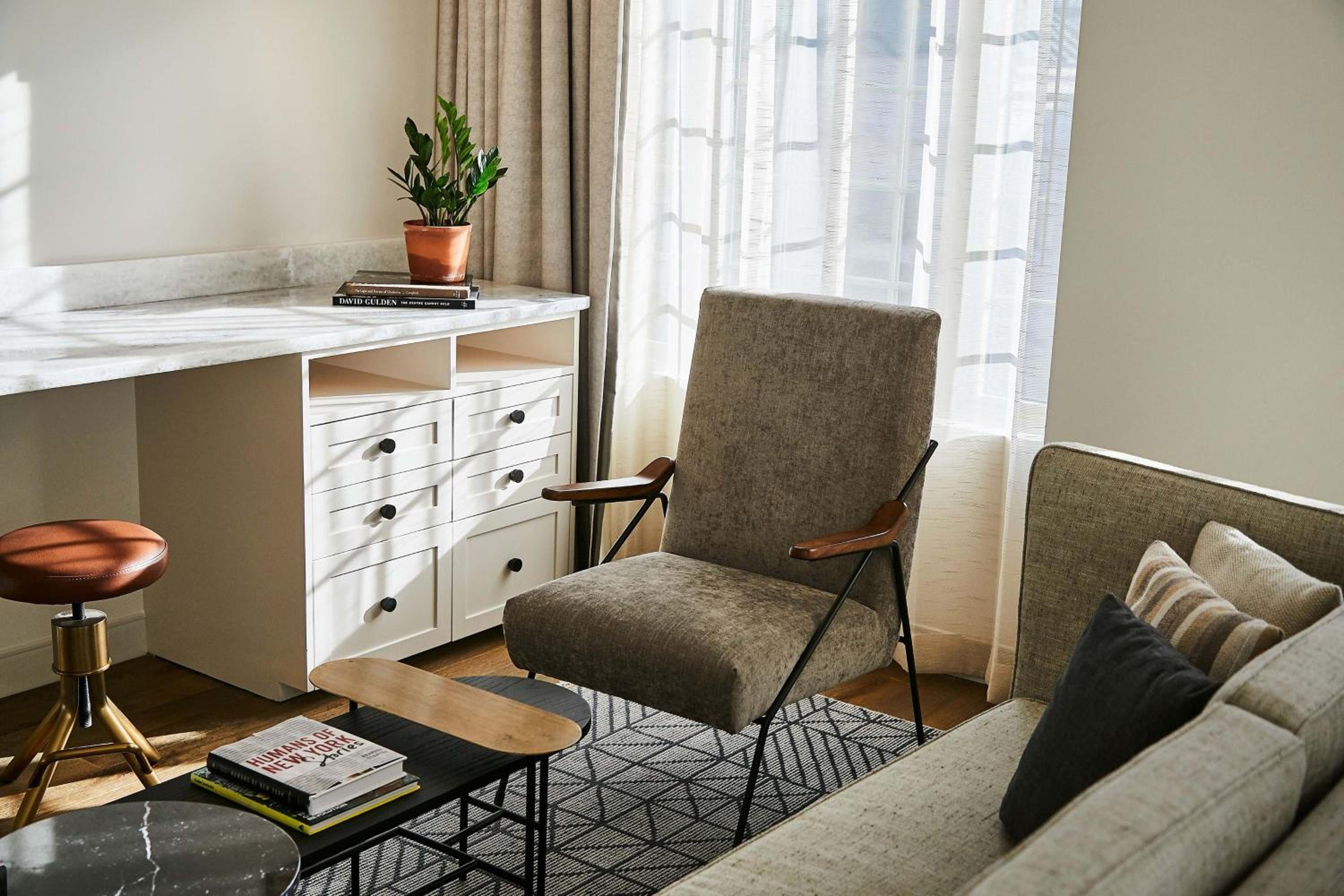 One King Designer Suite