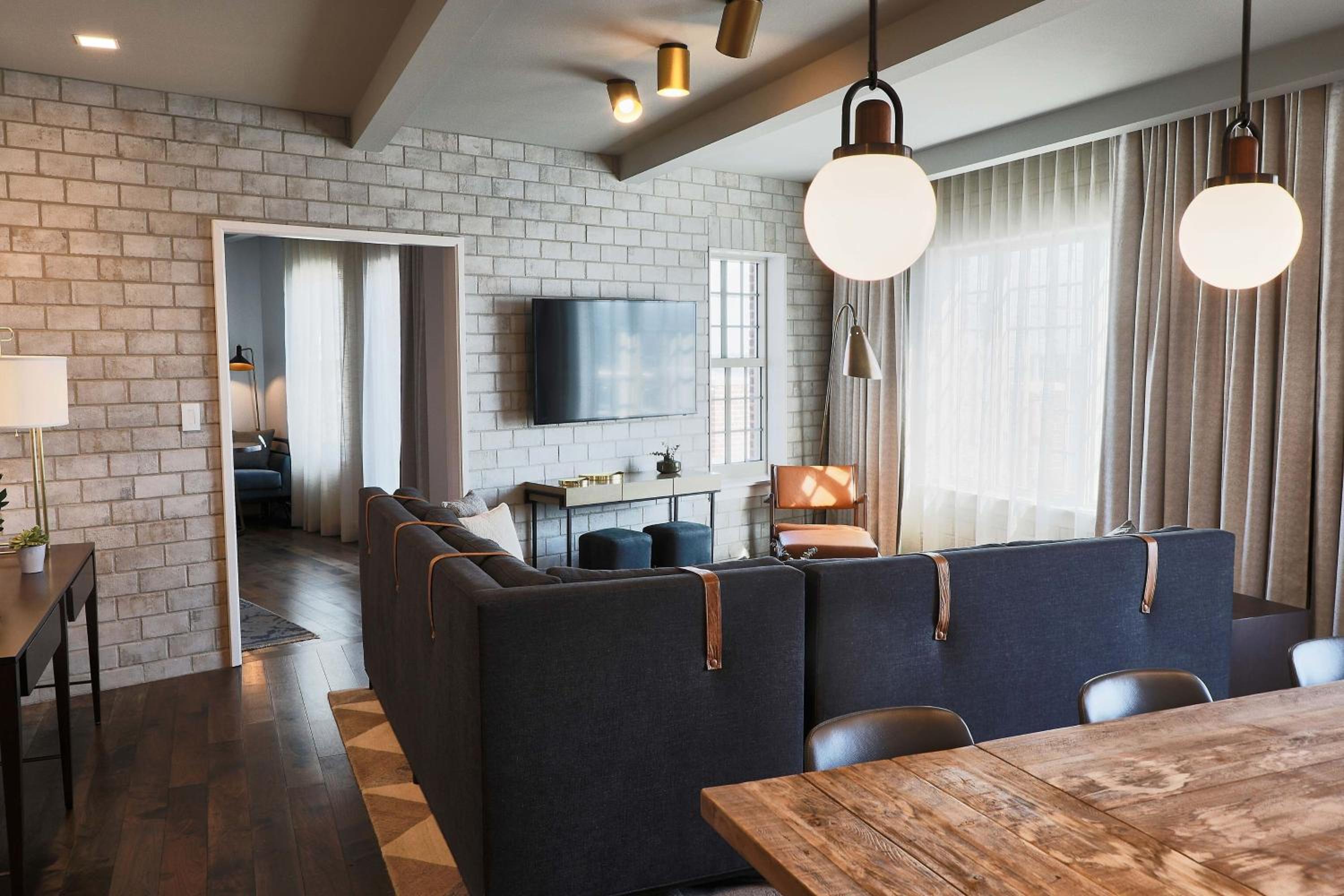Penthouse Suite, 2 King, River view, High floor