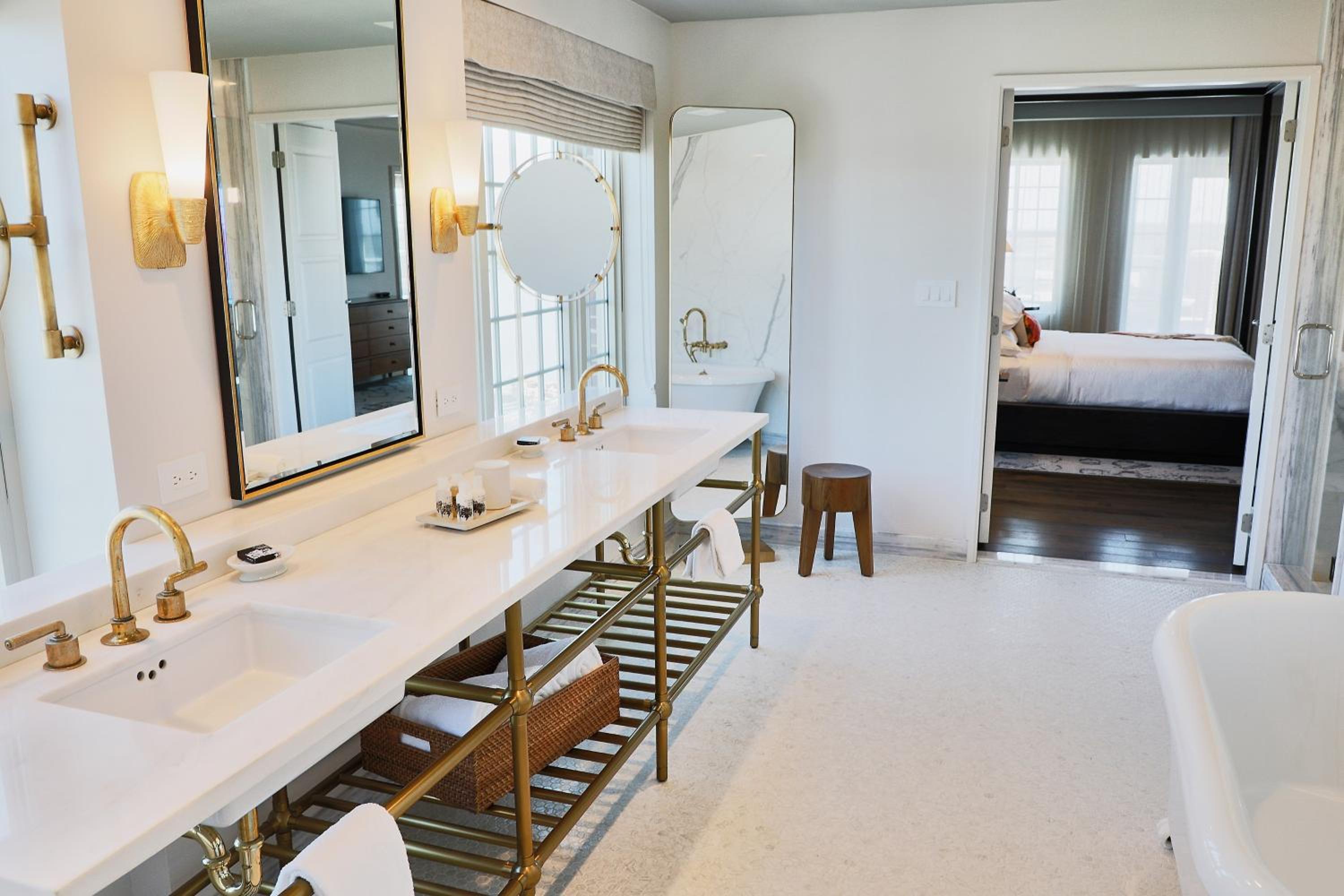 Penthouse Suite, 2 King, River view, High floor thumbnail 5