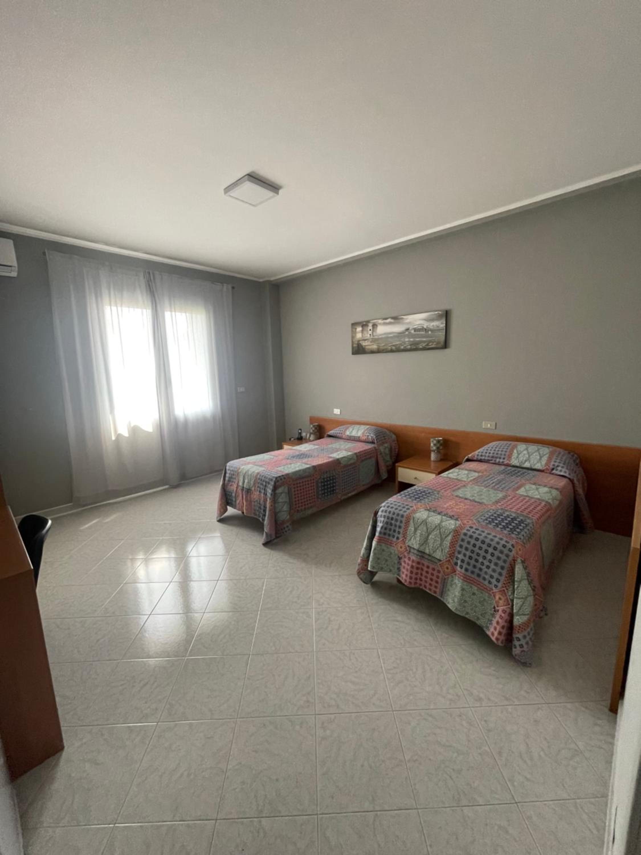 Twin Room with Private Bathroom photo 1