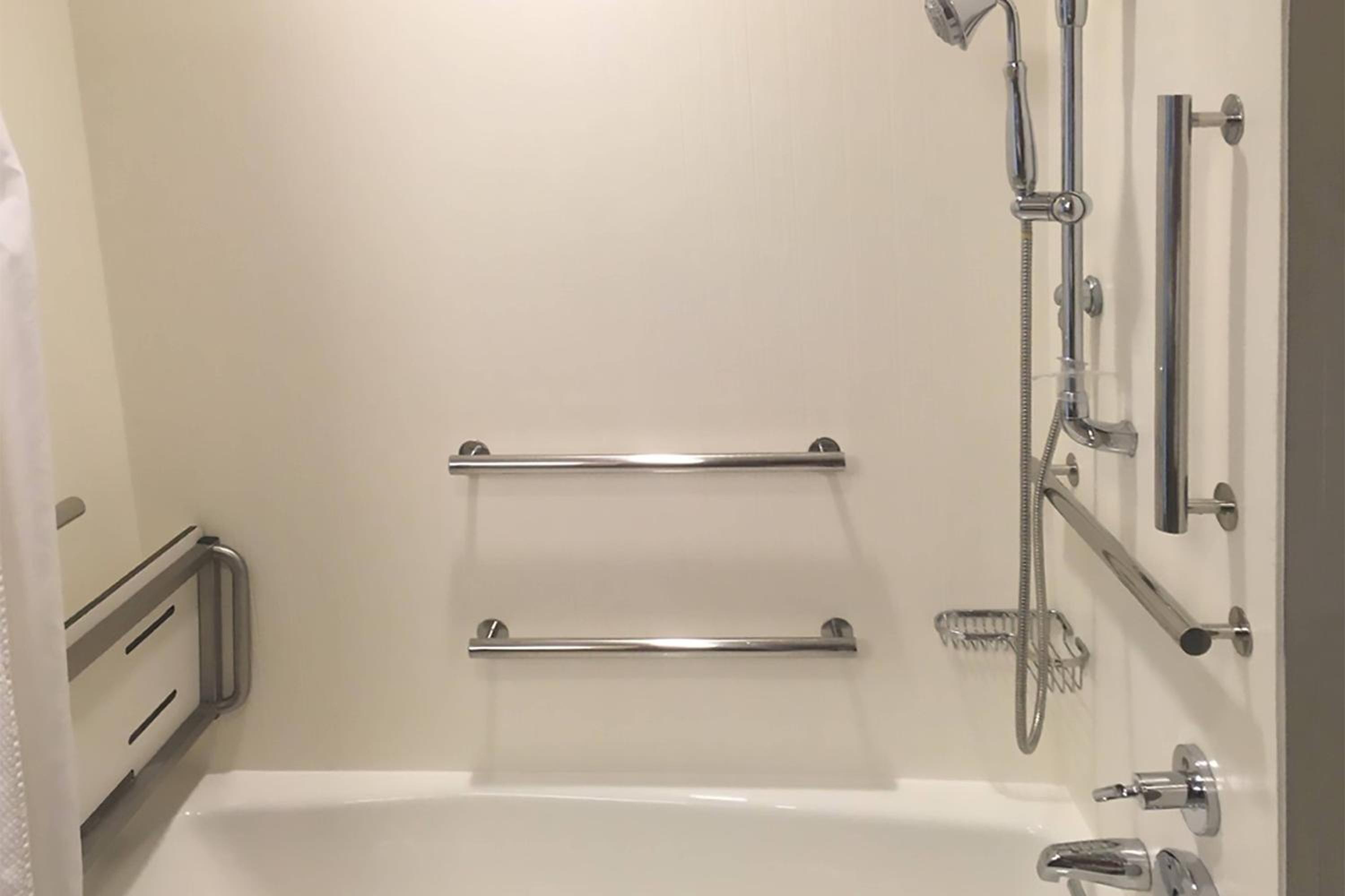 Queen Room with Two Queen Beds - Hearing Accessible