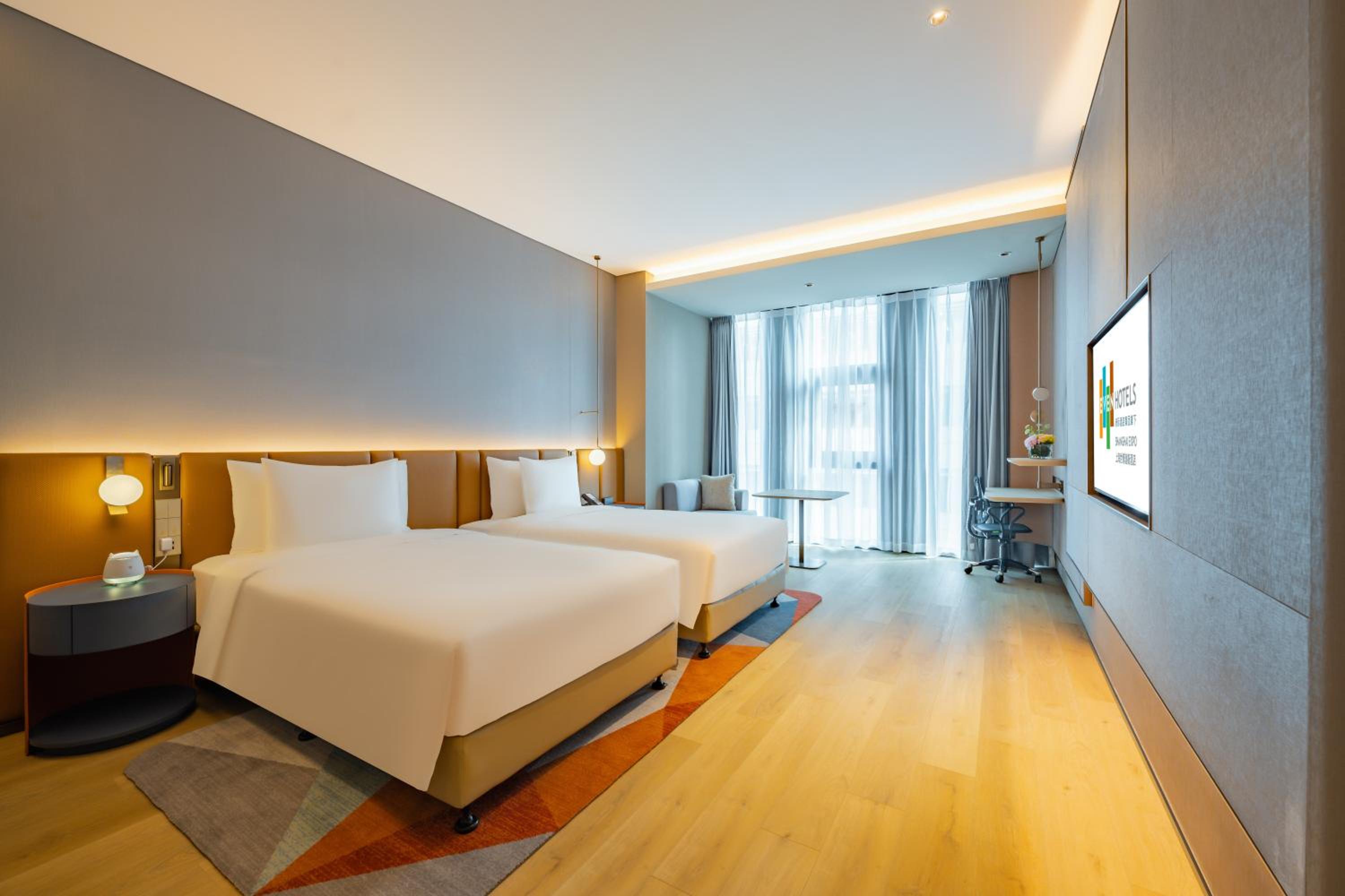 Premium Twin Room thumbnail 5