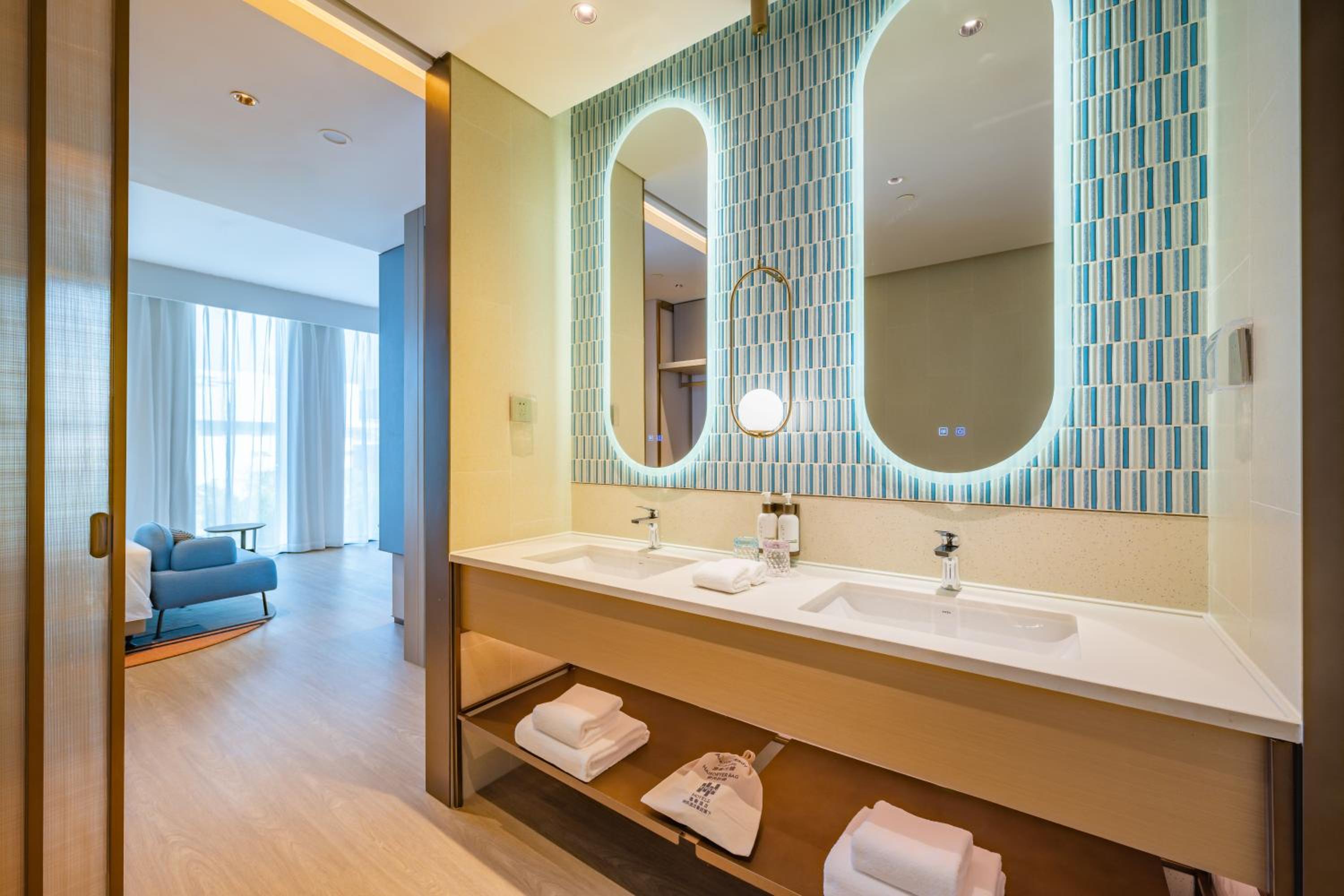One-Bedroom King Suite