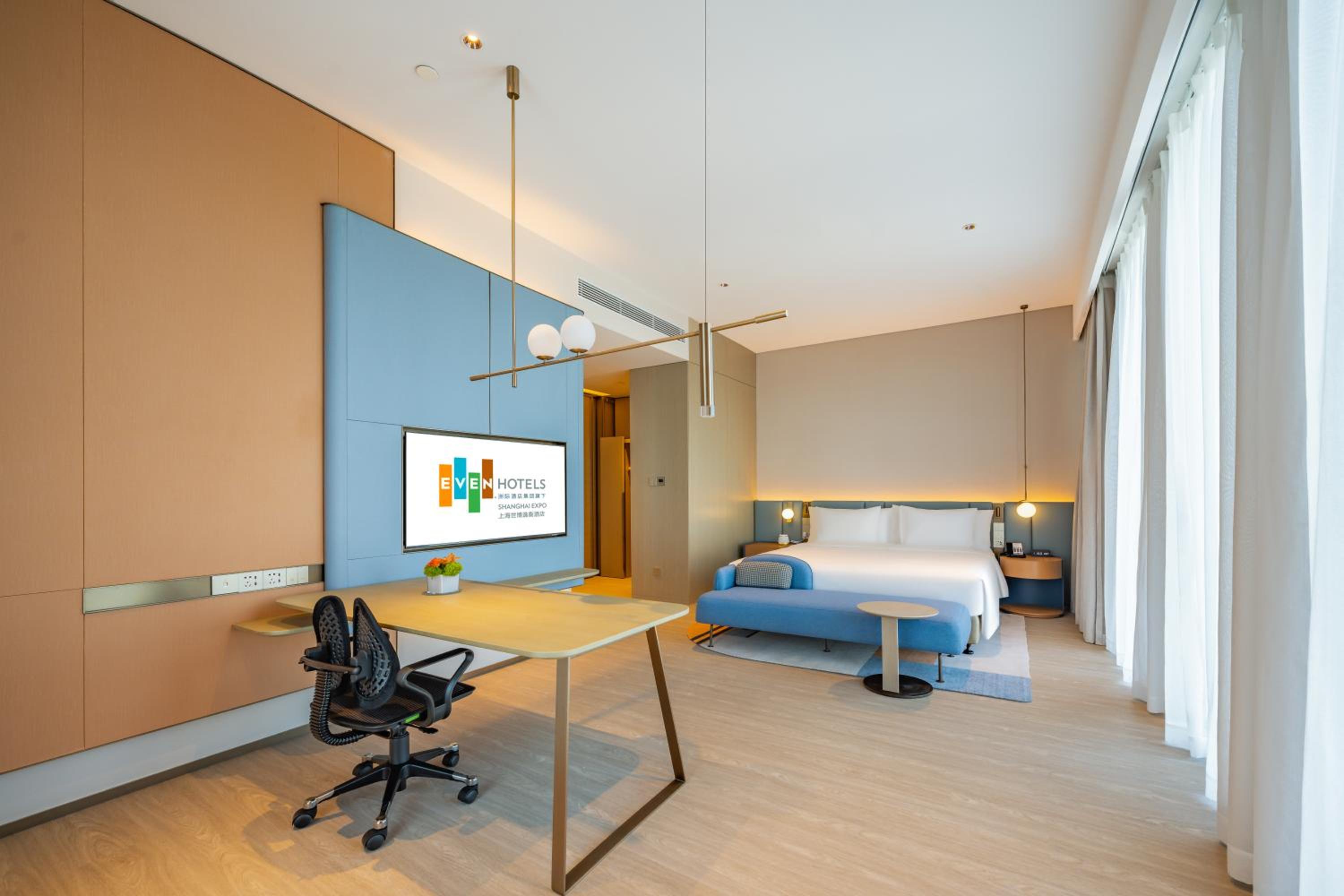 One-Bedroom King Suite