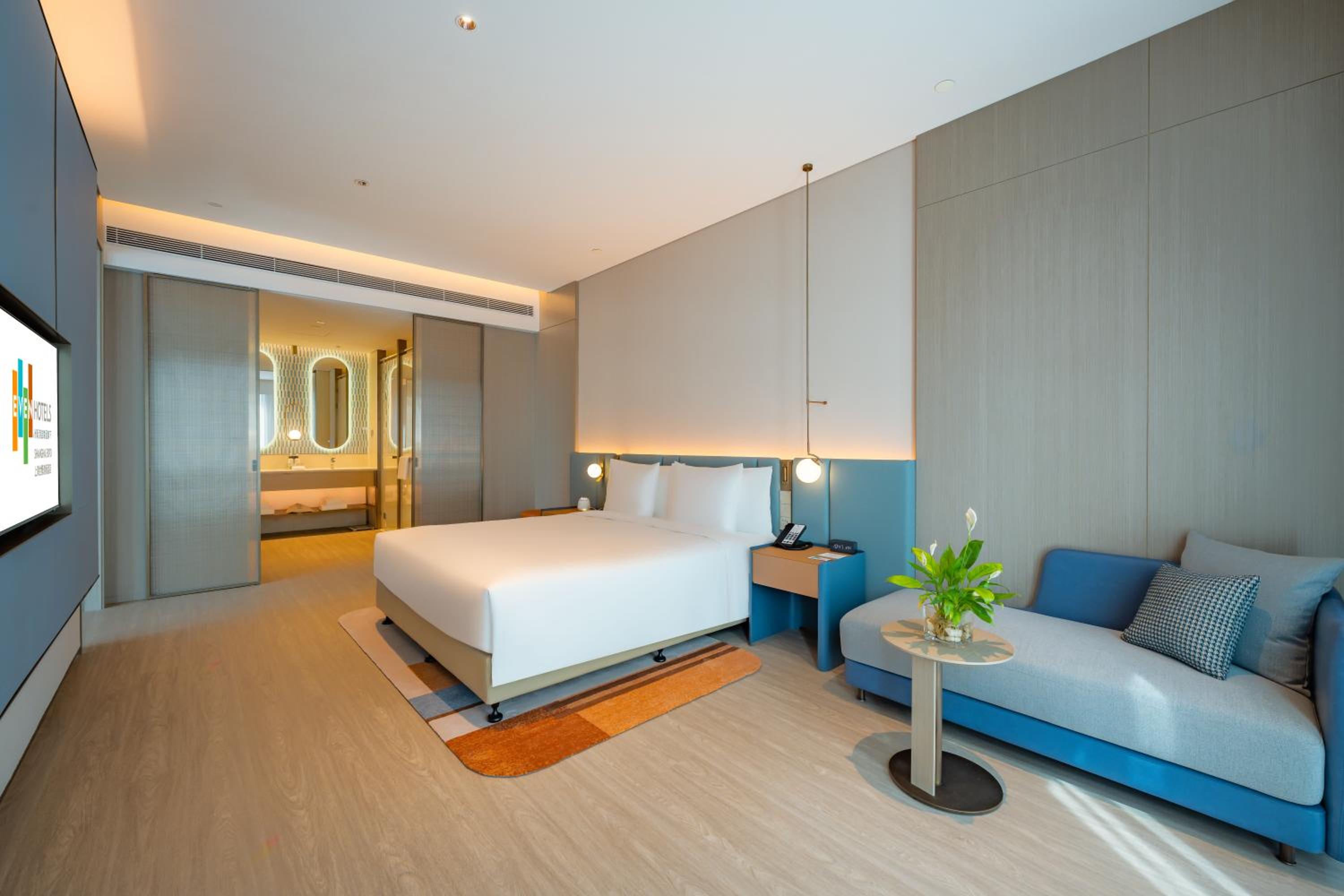 One-Bedroom King Suite