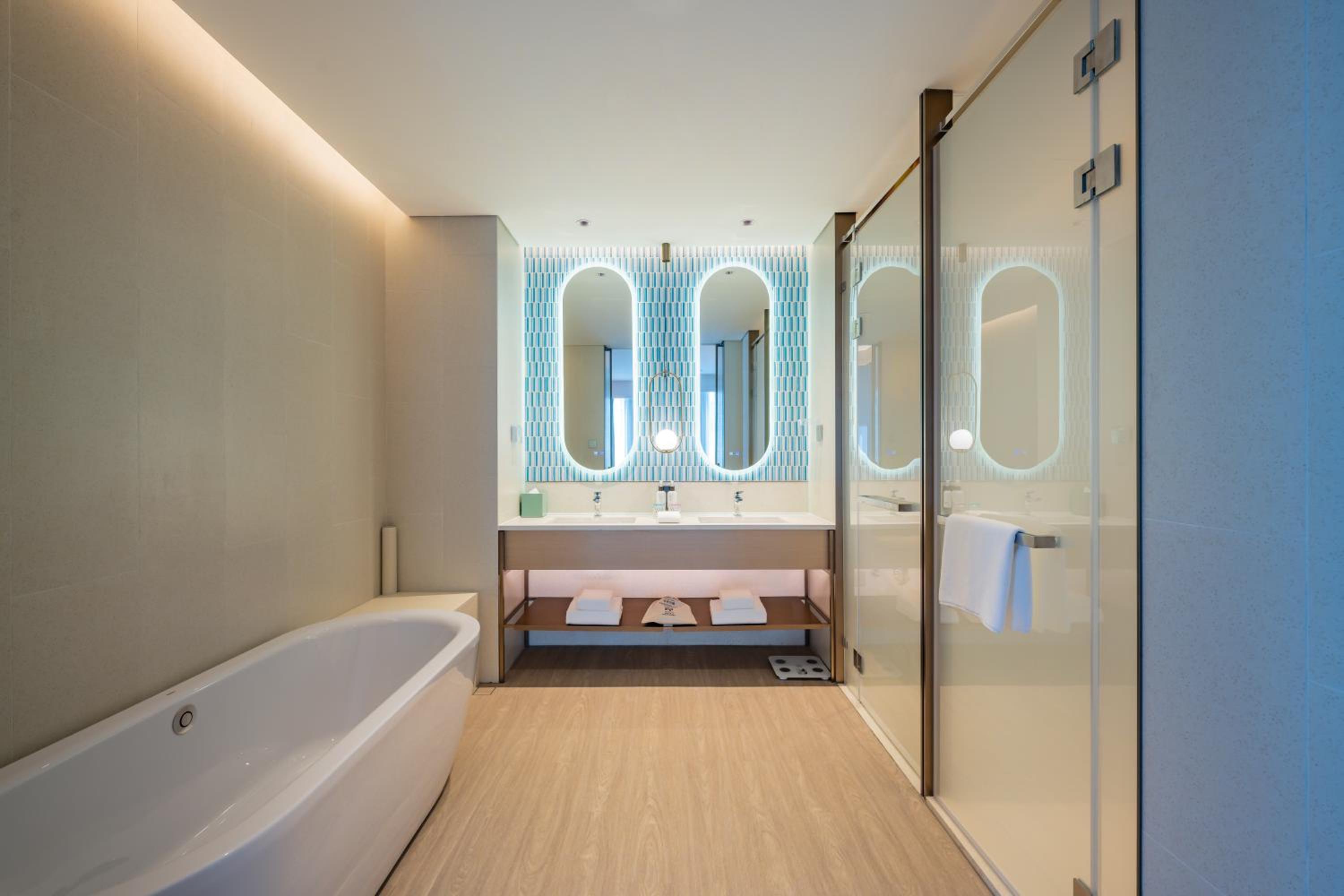 One-Bedroom King Suite
